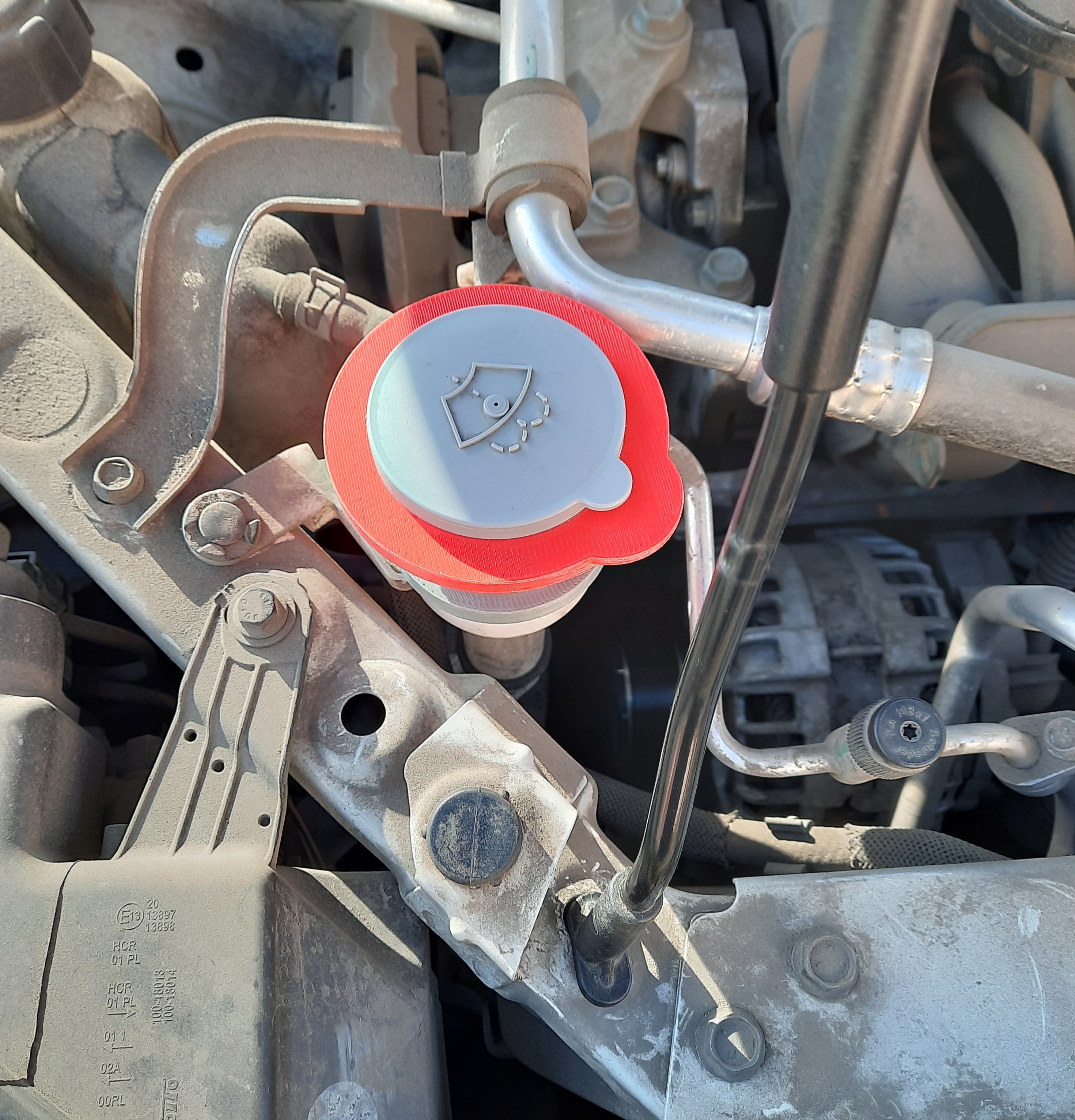Bir ön cam yıkama tankı Nissan Kashkai J11'in genişletilmiş boynu (Plastik Aparattır!!!)