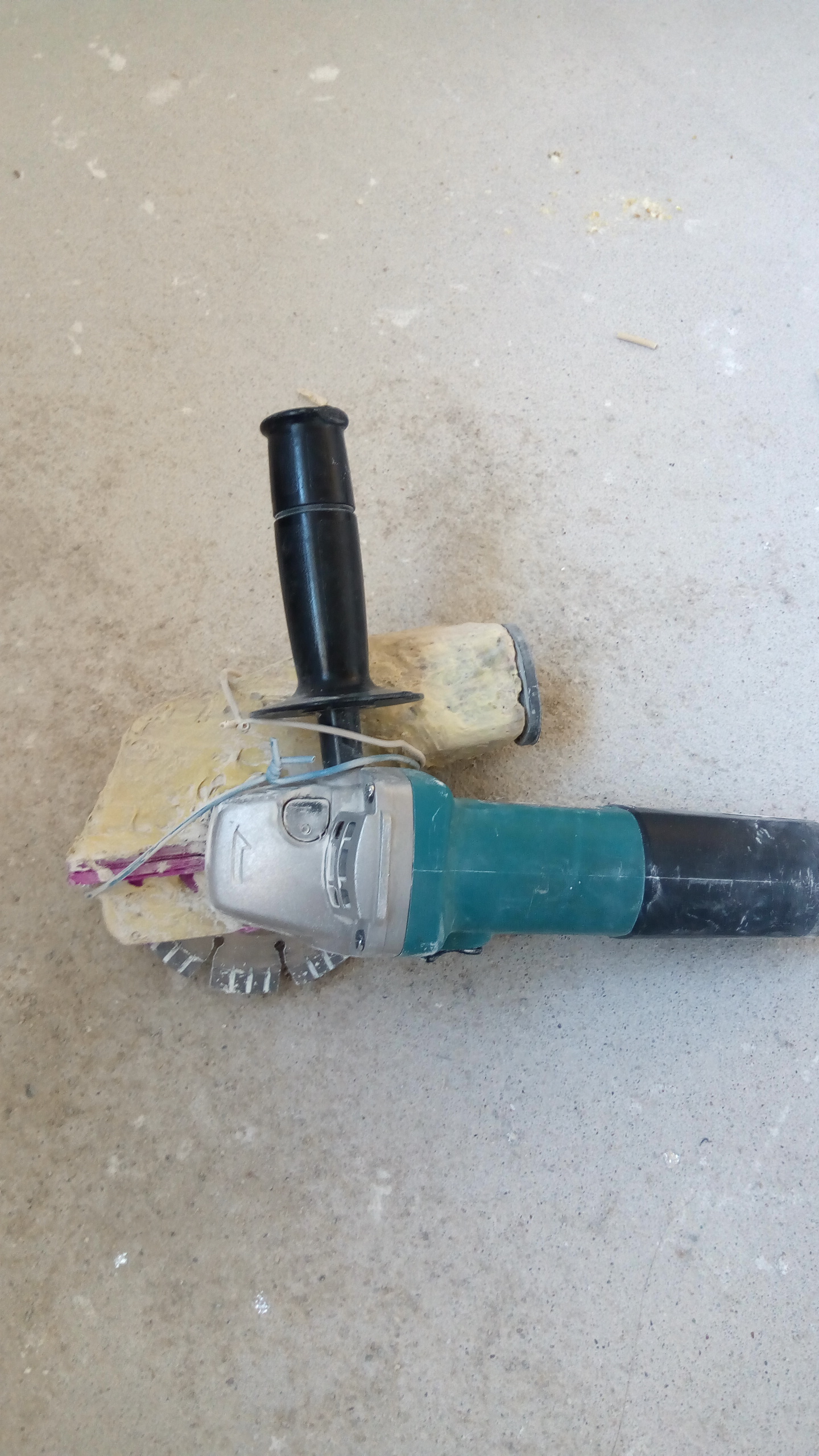 Makita 125 mm açılı taşlama makinesi için duvar kovalayıcı, koruma yapıyoruz (Plastik Aparattır!!!)