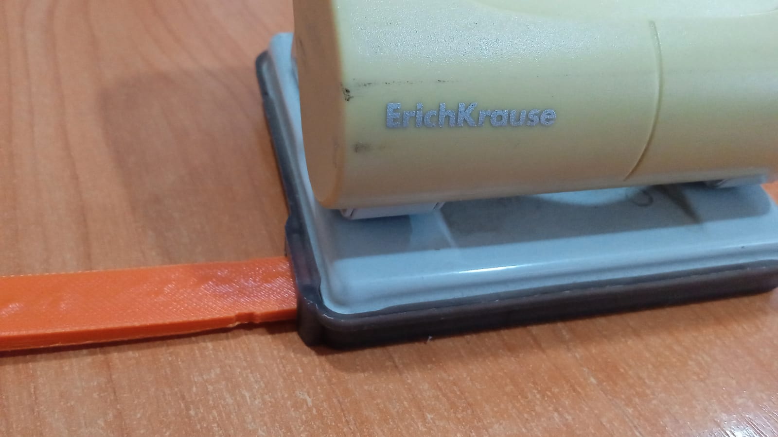 Delik delme için cetvel kılavuz çubuğu A4 ErichKrause (Plastik Aparattır!!!)