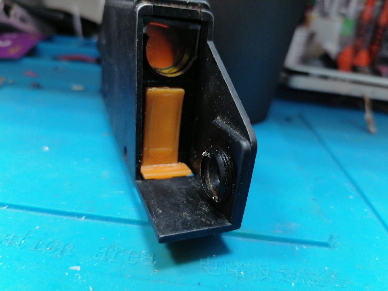 Kolimator görüşünün pil kapağı p90 (Plastik Aparattır!!!) Kolimator görüşünün pil kapağı p90 (Plastik Aparattır!!!)