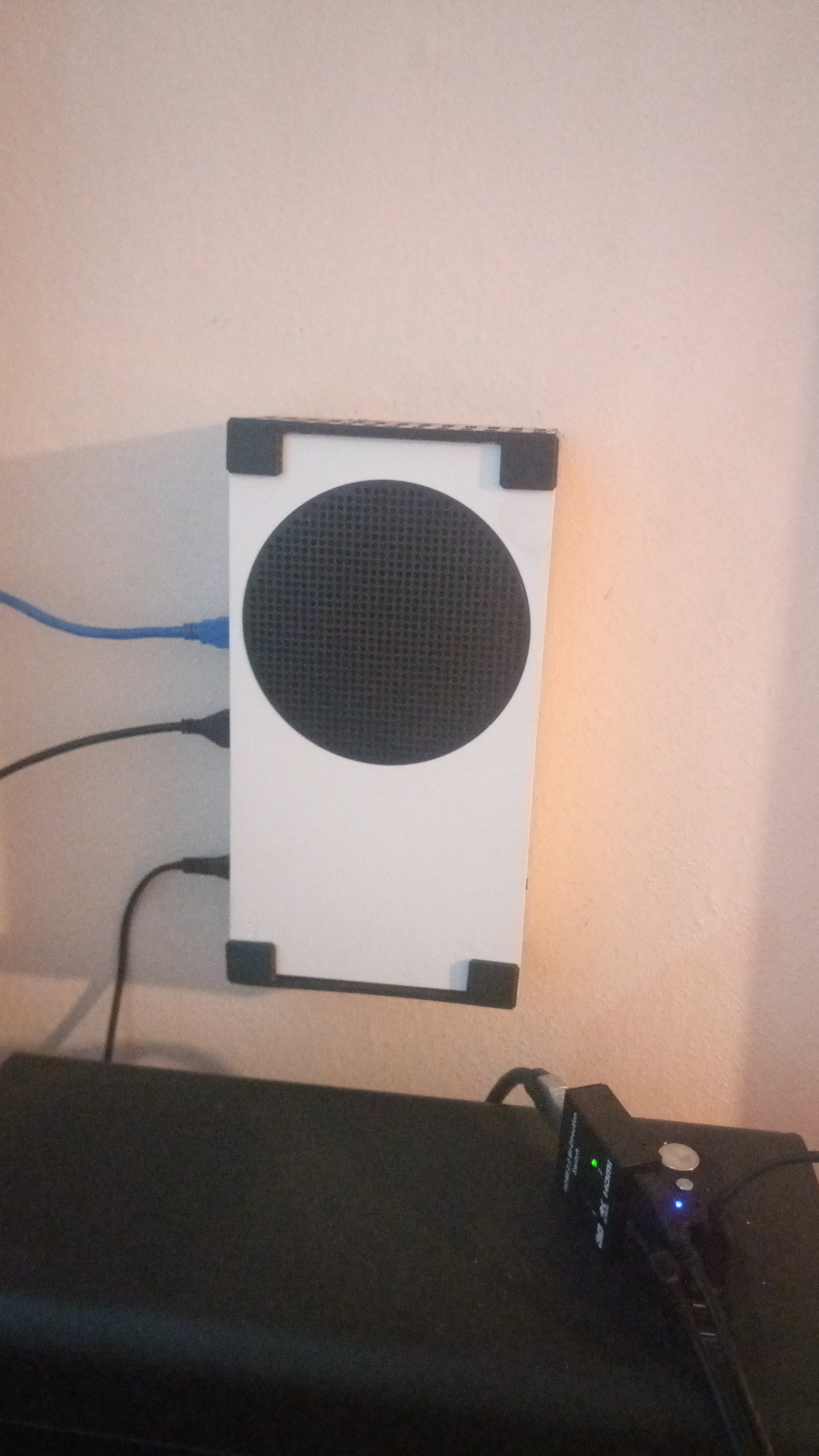 Xbox Serisi S Duvarda Montaj (Plastik Aparattır!!!)