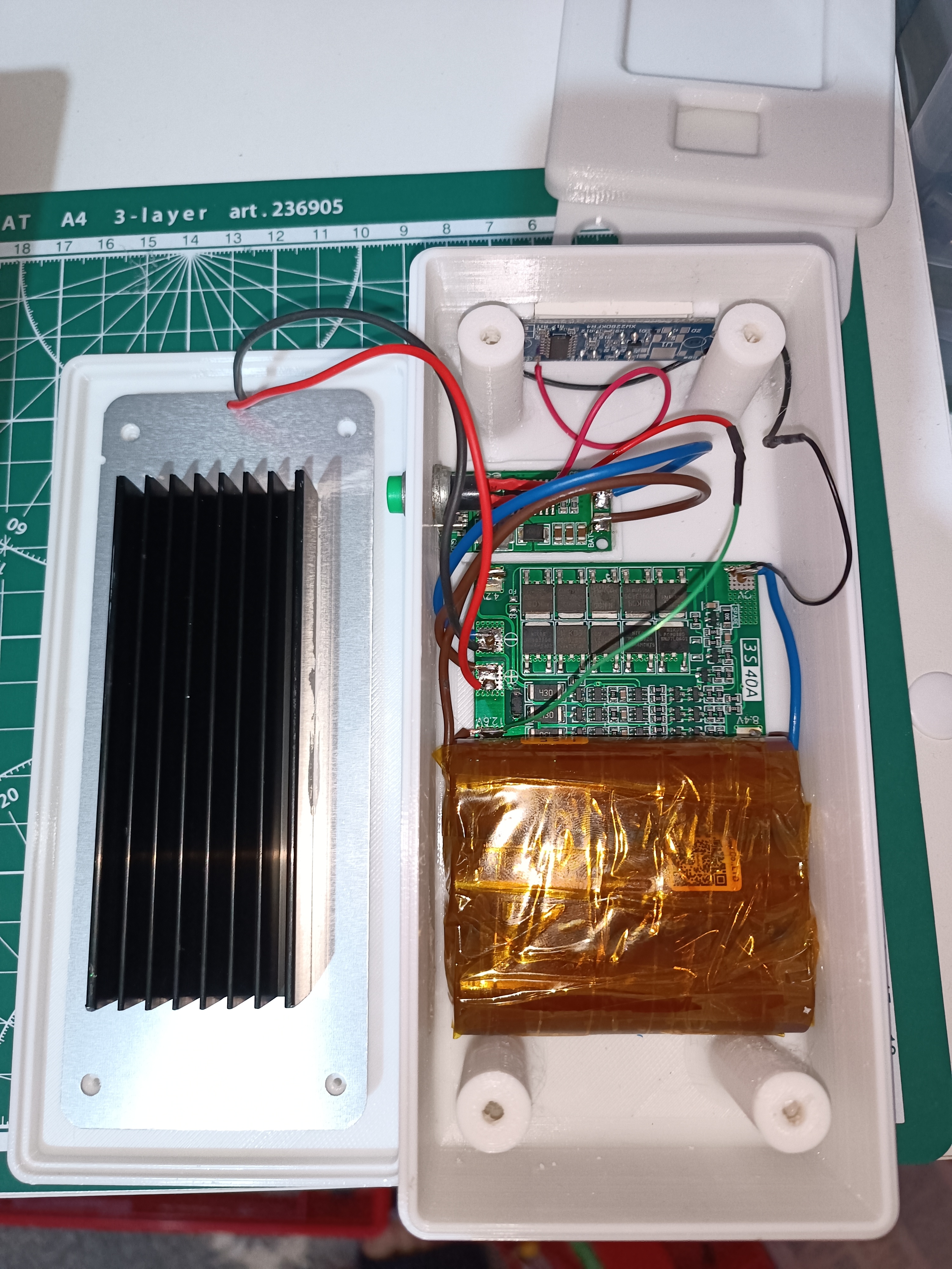 Ana Sayfa El Feneri ve sadece 10vat 12 volt değil (Plastik Aparattır!!!)