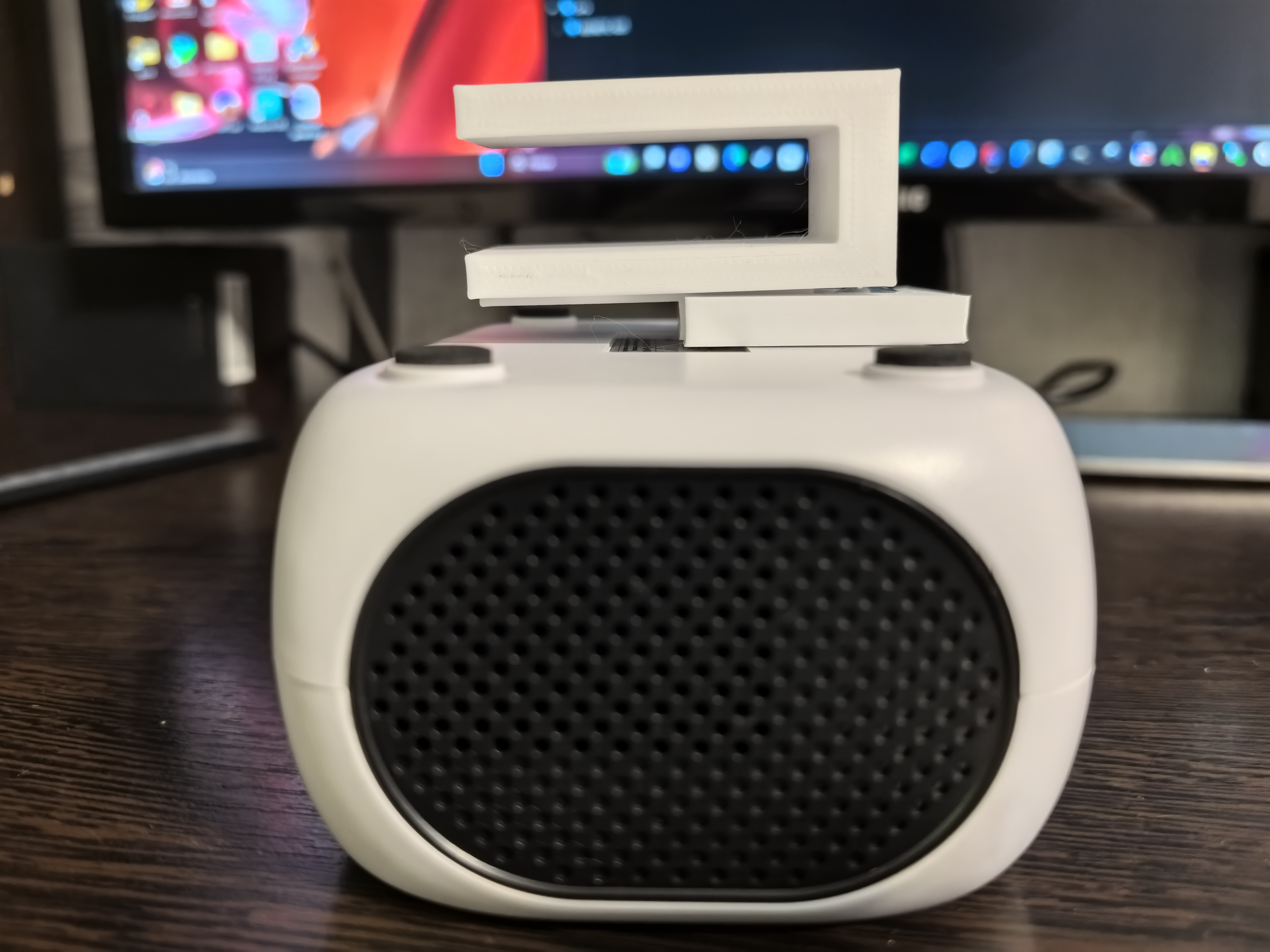 Raf Altı Kurulumu için Mini Projektör Braketi (Plastik Aparattır!!!)