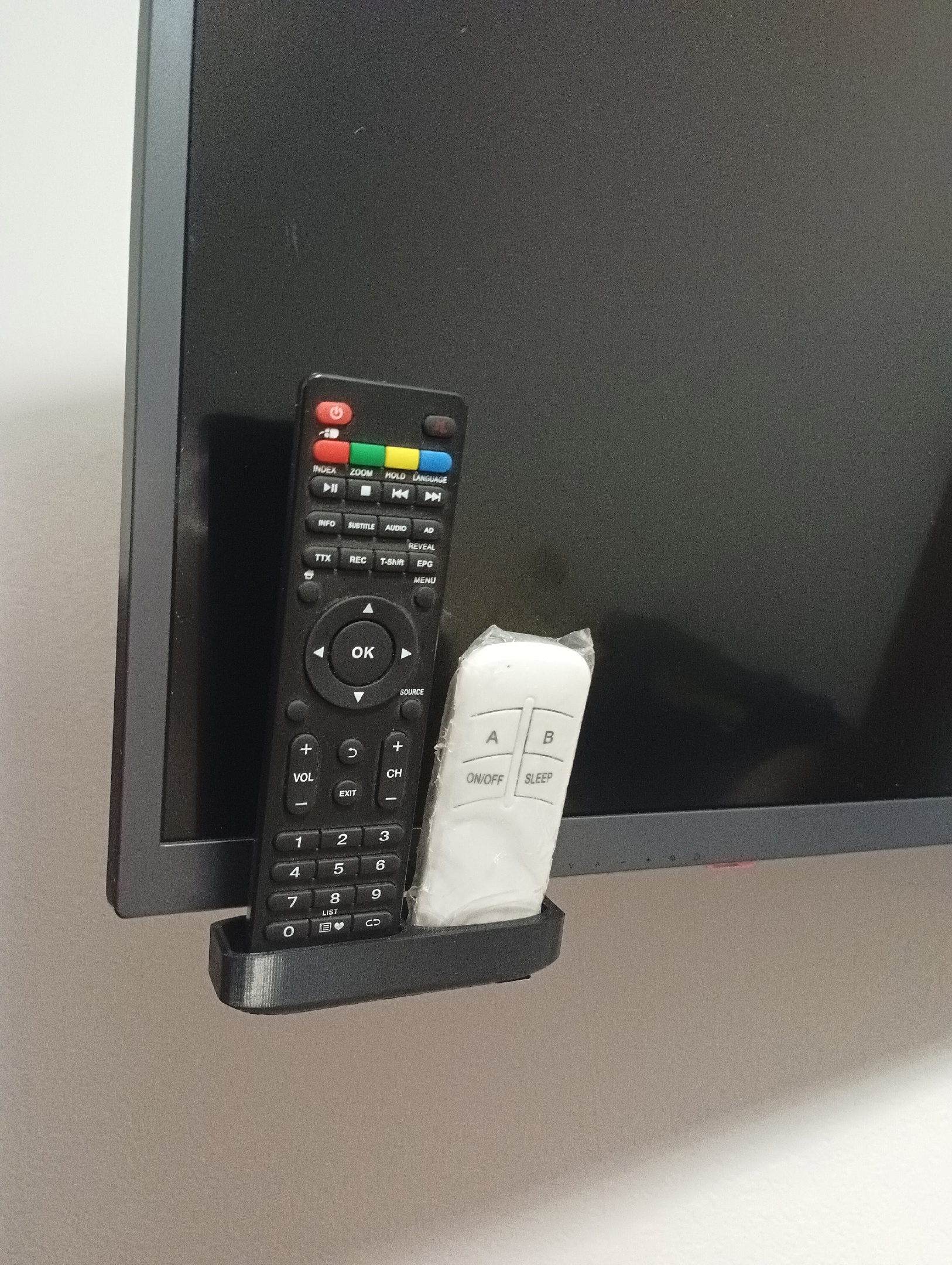 TV uzaktan kumanda sahibi (Plastik Aparattır!!!) TV uzaktan kumanda sahibi (Plastik Aparattır!!!)