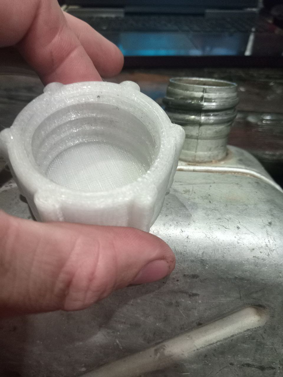 Bir alüminyum teneke kutu 10L için kapak (iplik adım 7mm, yükseklik 1.5) (Plastik Aparattır!!!)