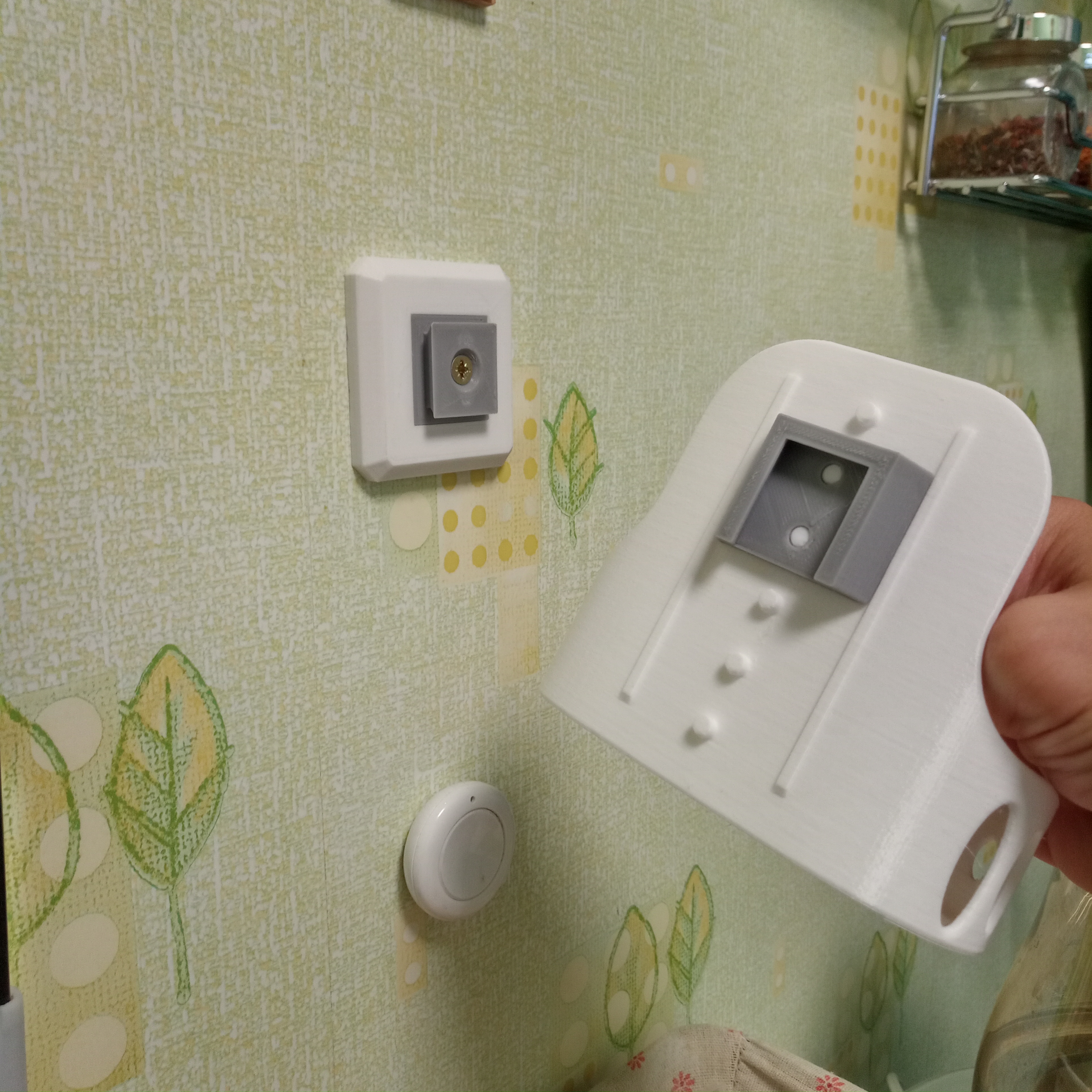 Mutfaktaki duvara mekanize pipet ve biber süspansiyonu (Plastik Aparattır!!!)