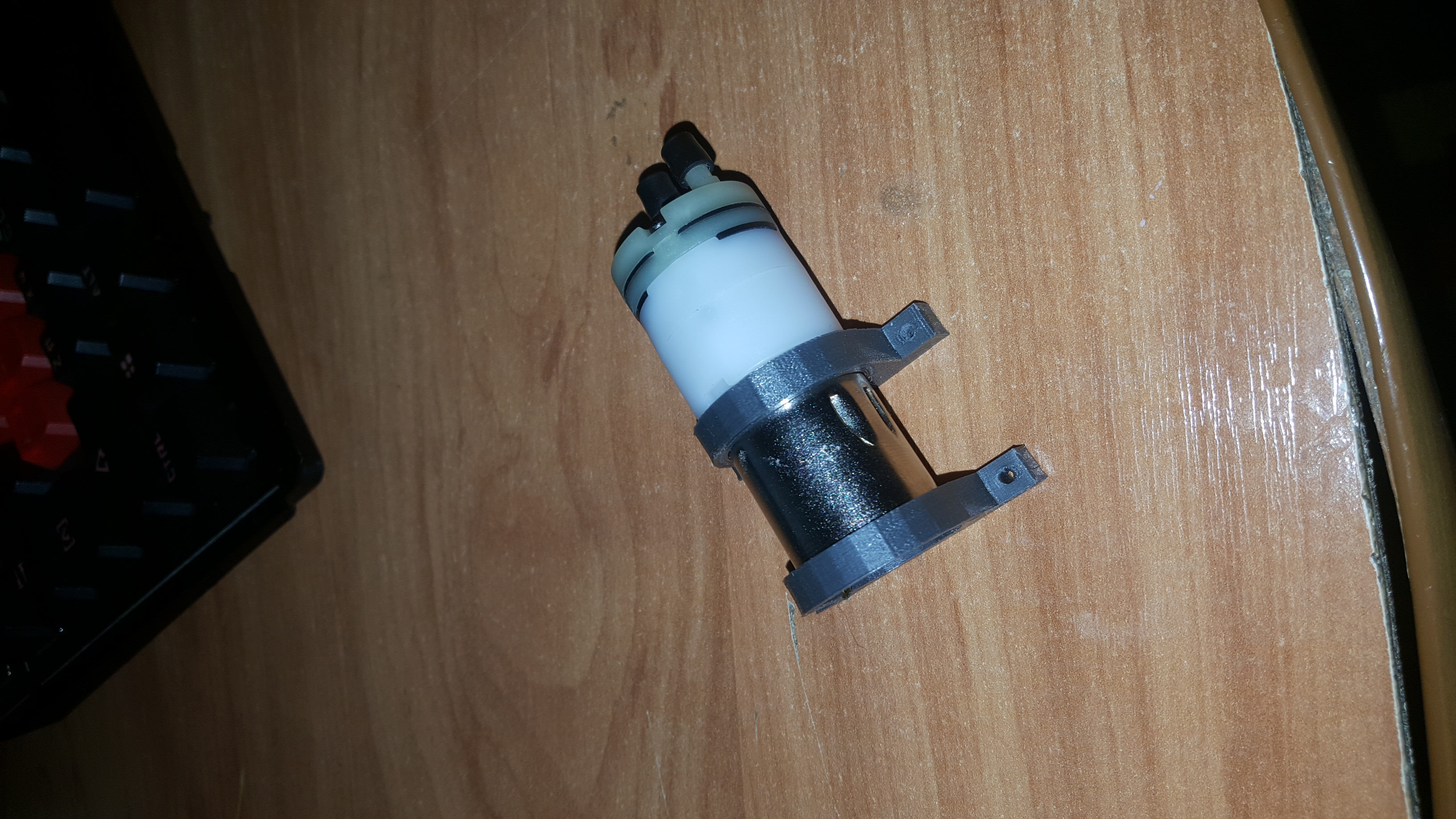 Pompanın tutucu (Plastik Aparattır!!!)