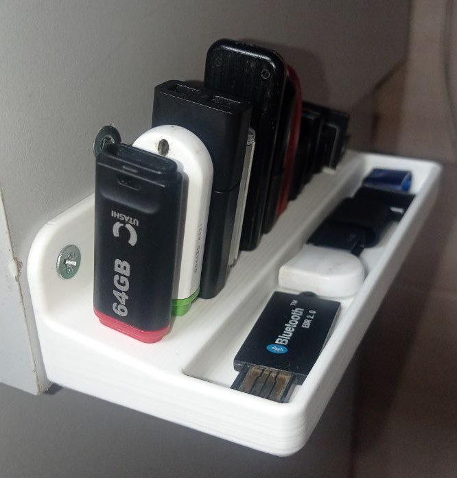 Raf ile duvarda usb flaş sürücü sahibi) (Plastik Aparattır!!!)
