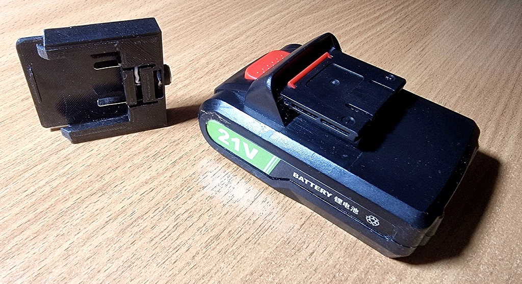 Tornavida Hemuyou'nun 21 voltluk bir pili için adaptör (Plastik Aparattır!!!)