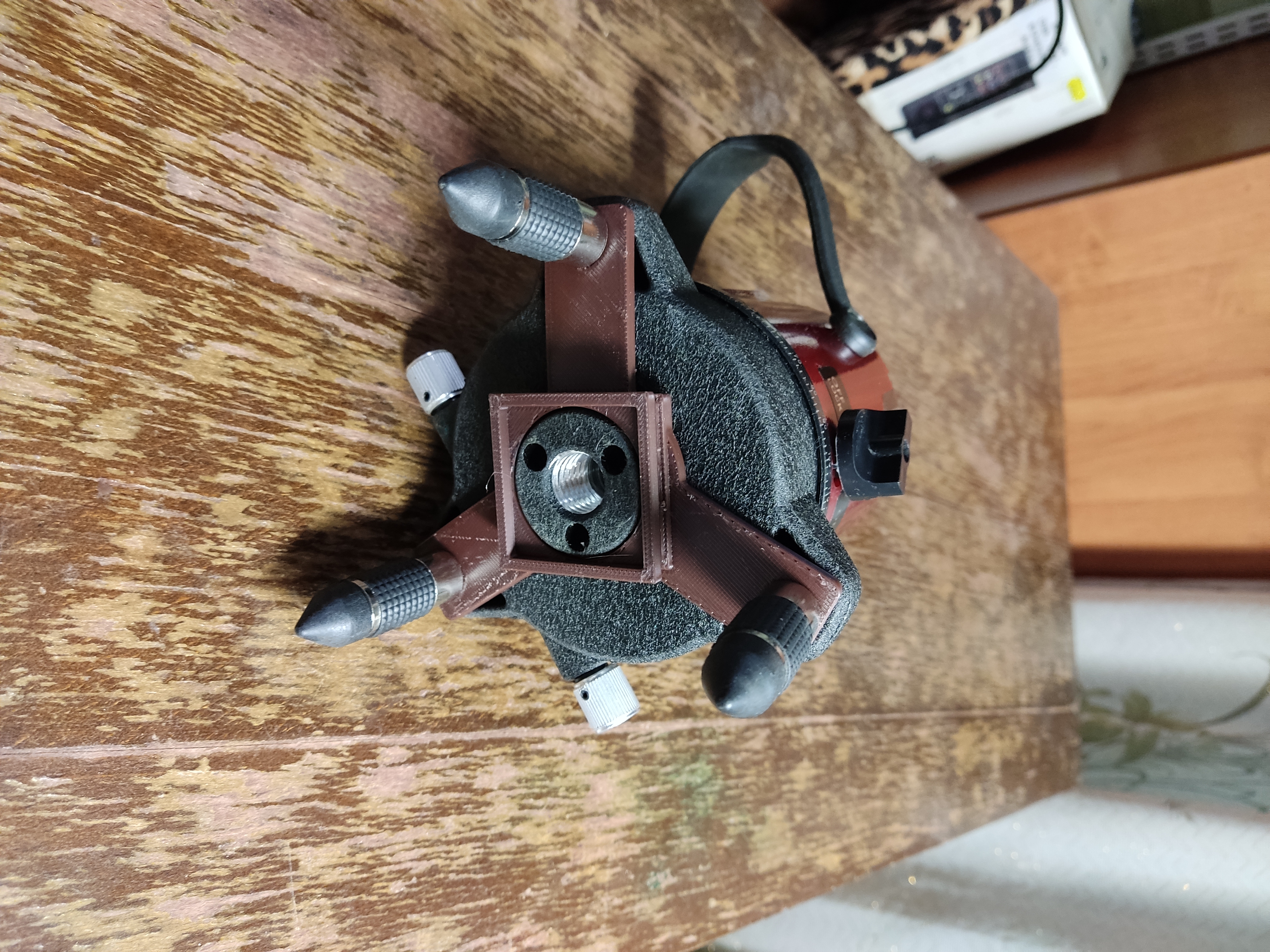 Yerçekimi lazer seviyesini fotoğraf tripoduna monte etmek için adaptör (Plastik Aparattır!!!)