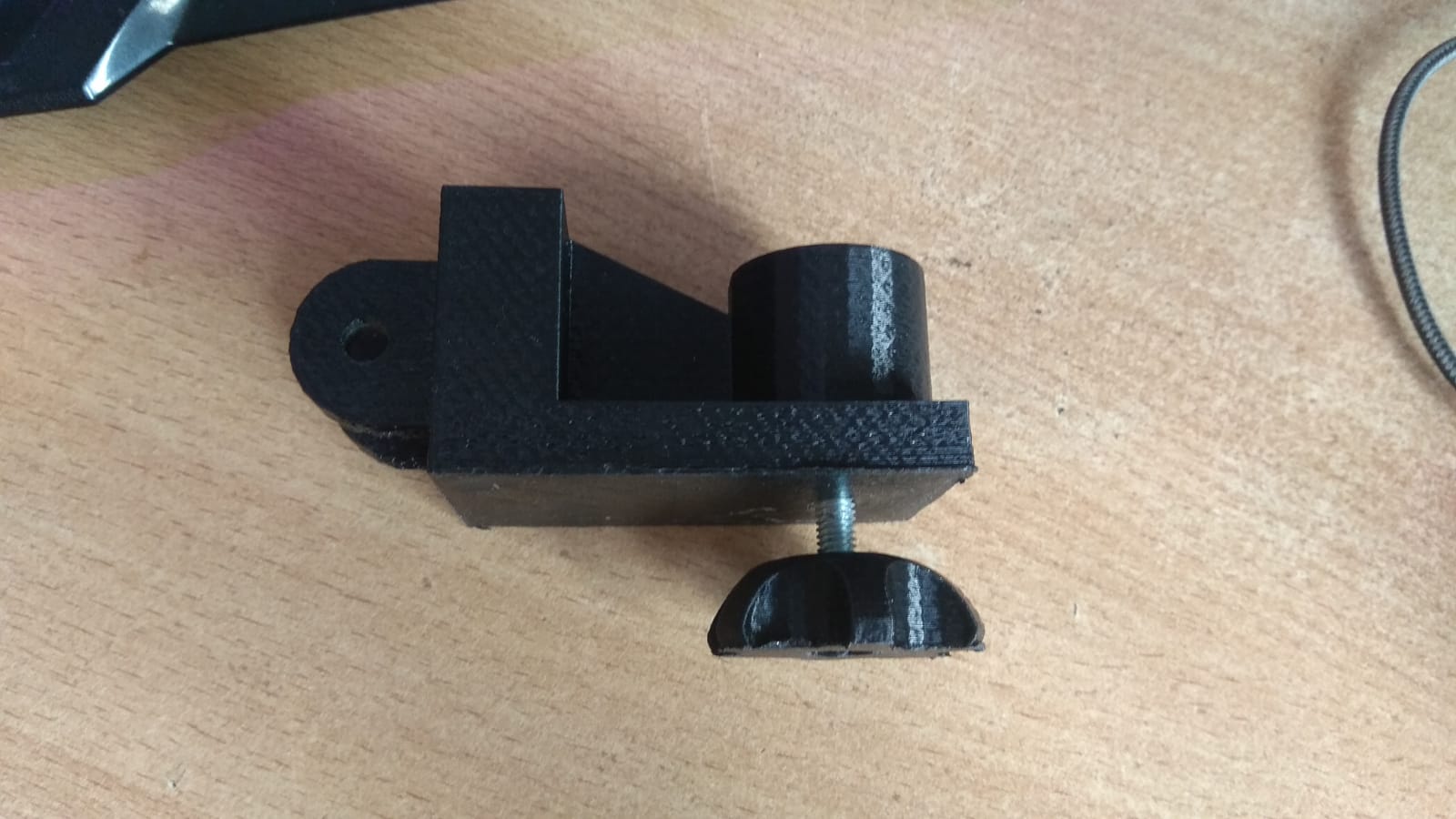 Bir tripod üzerinde binokülasyon. (Plastik Aparattır!!!) Bir tripod üzerinde binokülasyon. (Plastik Aparattır!!!)