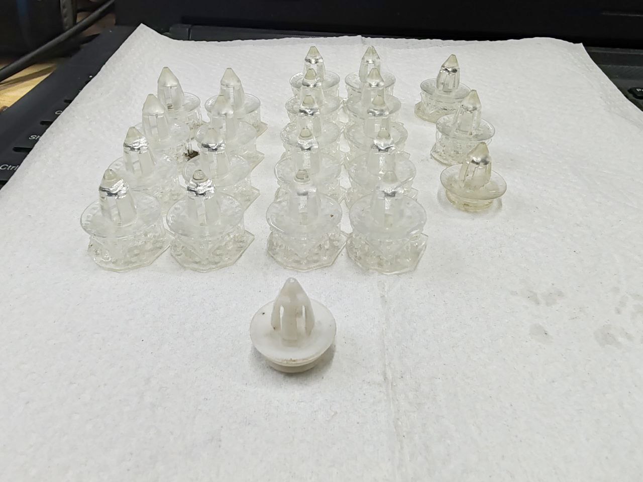 Kapı derisinin klibi (Plastik Aparattır!!!)