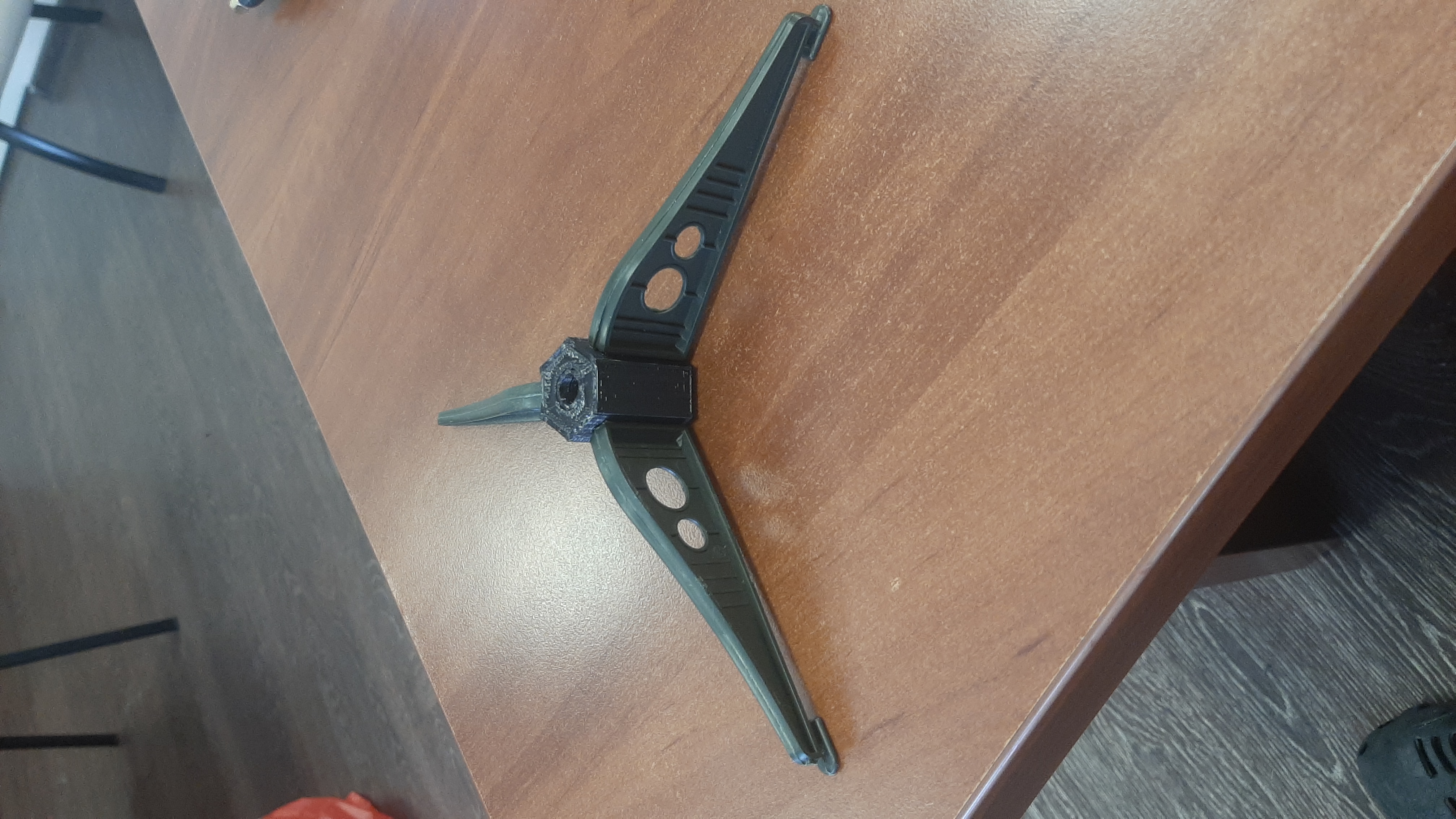 Noel ağacı standının detayı (Plastik Aparattır!!!)