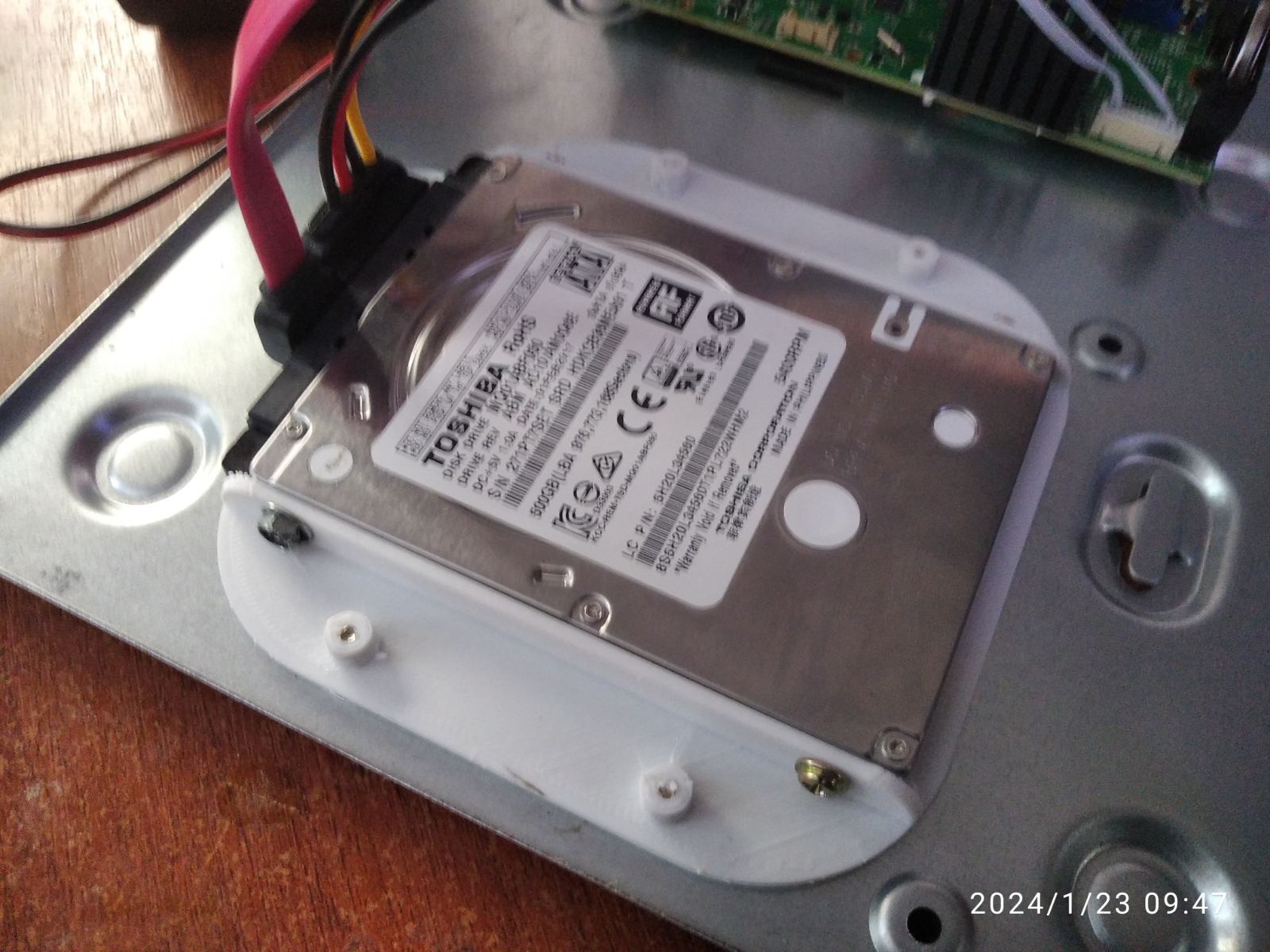 3.5 boyutunda disk 2.5 adaptörü (Plastik Aparattır!!!)