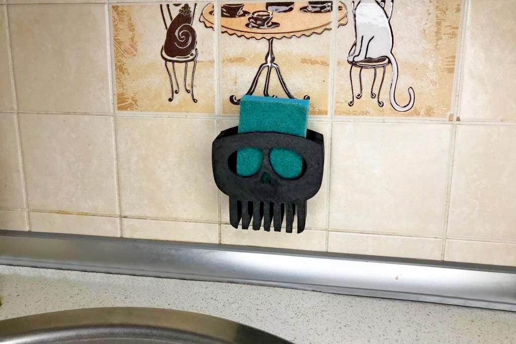 Bir vantuz üzerinde bir sünger için tutucu. Kınamak (Plastik Aparattır!!!)