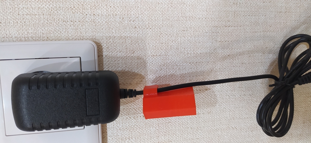 Güç kaynağı fişi için koruyucu kapak. (Plastik Aparattır!!!)