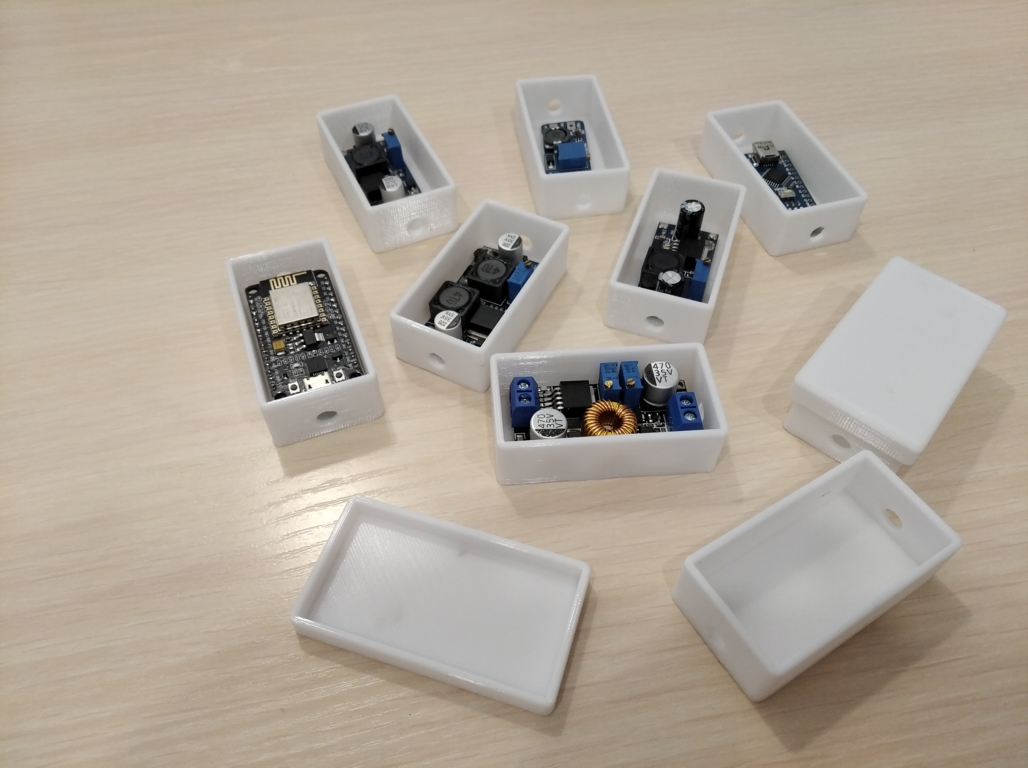 XL4015E1 DC-DC Buck Dönüştürücü için Muhafaza (Plastik Aparattır!!!)