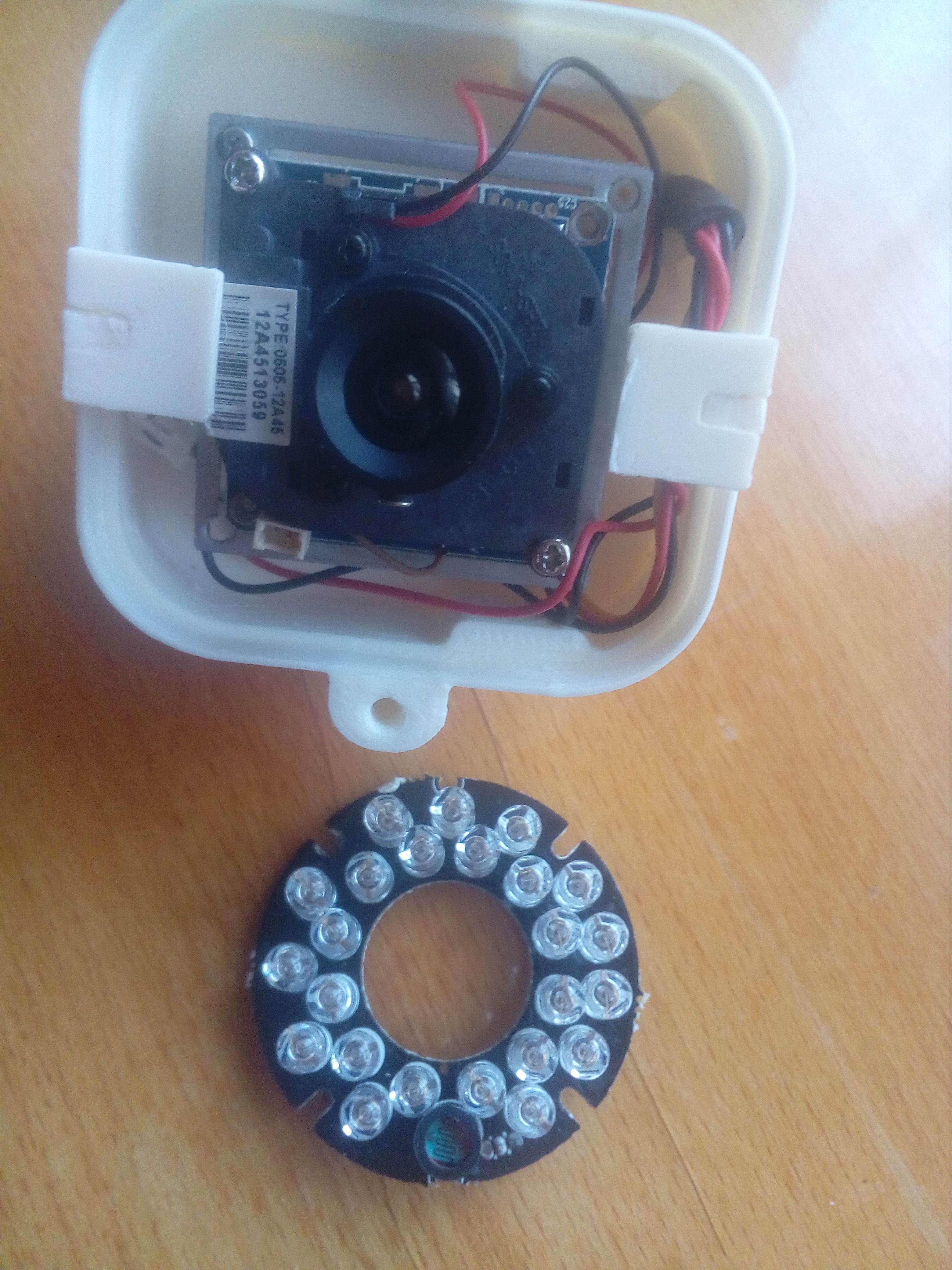 CCTV Boks. (Plastik Aparattır!!!)