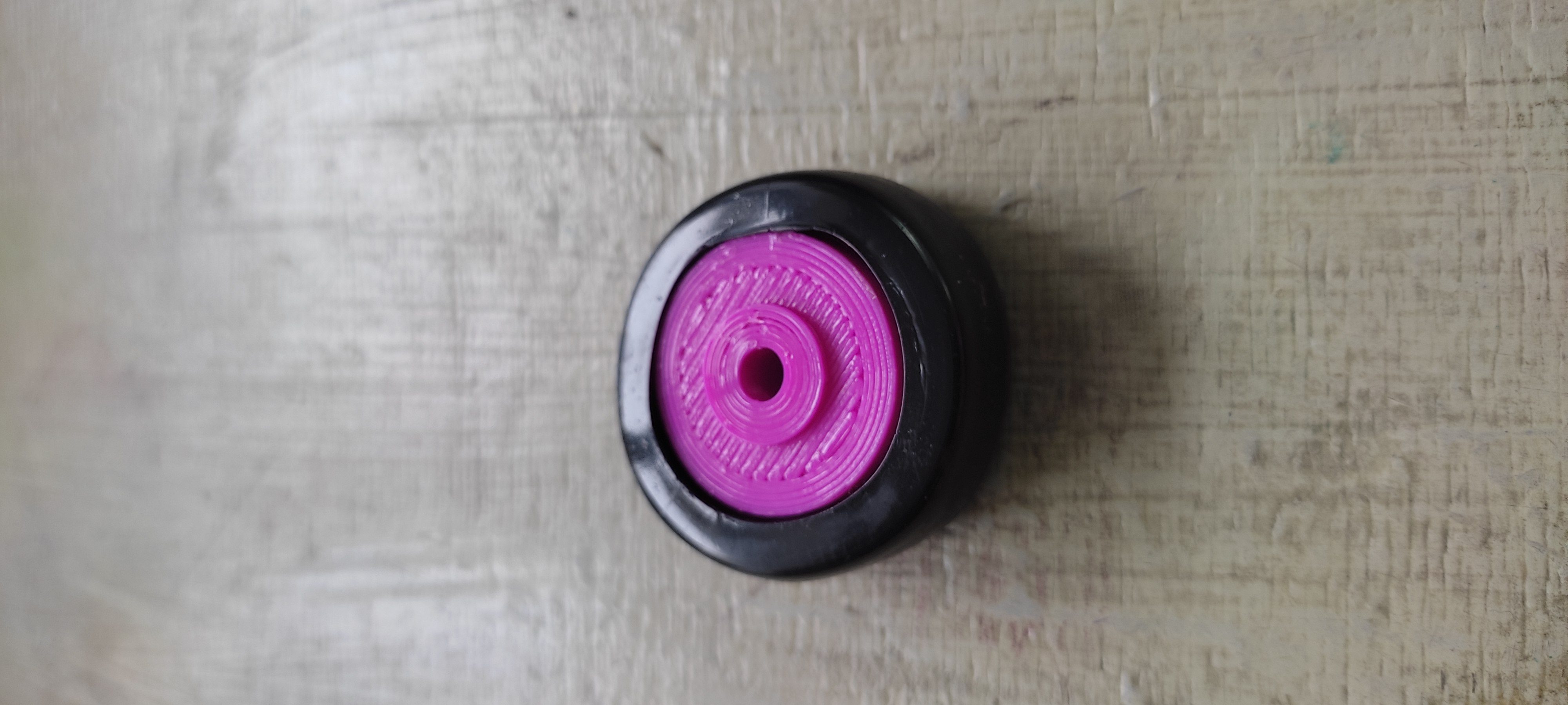 Kanepenin tekerleği f33xf5.5x18mm (Plastik Aparattır!!!)