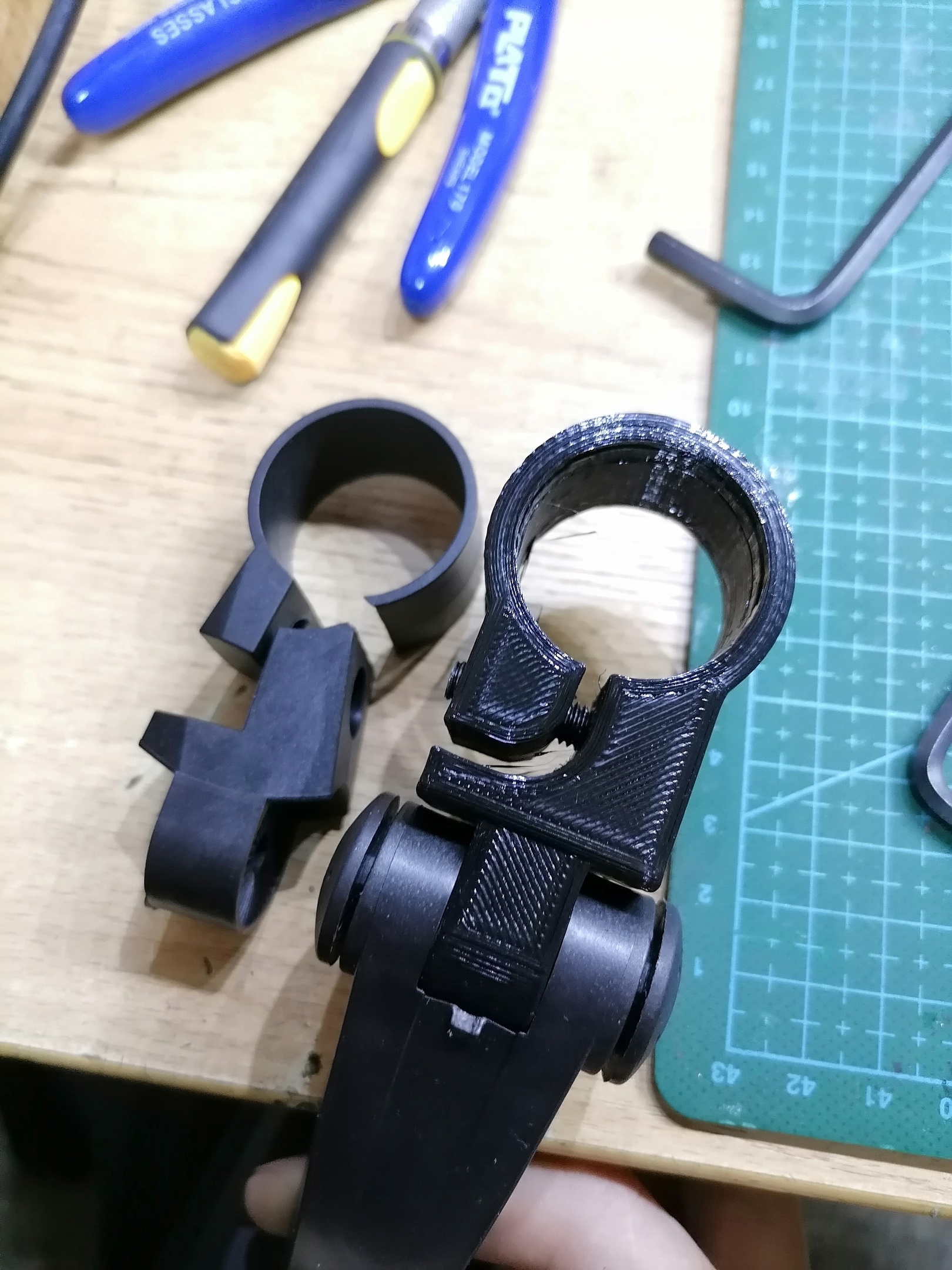 Arka kanadı bisiklete sabitleme braketi. Koltuk tüpünün çapı 29 mm'dir. (Plastik Aparattır!!!)