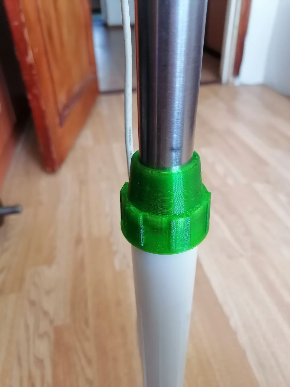 Bir zemin ventilatörü için sıkıştırma somunu (Plastik Aparattır!!!)