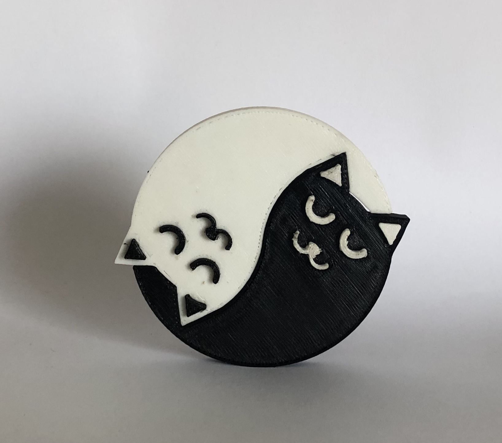 Yin-yang kedileri (Plastik Aparattır!!!)