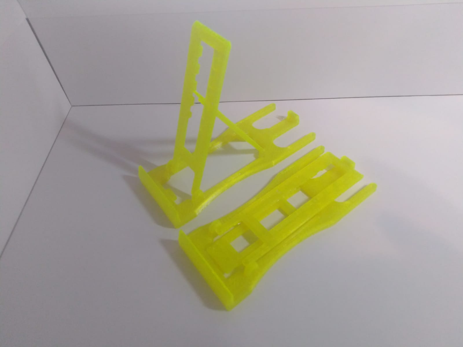 Akıllı telefon standı katlanıyor. (Plastik Aparattır!!!)
