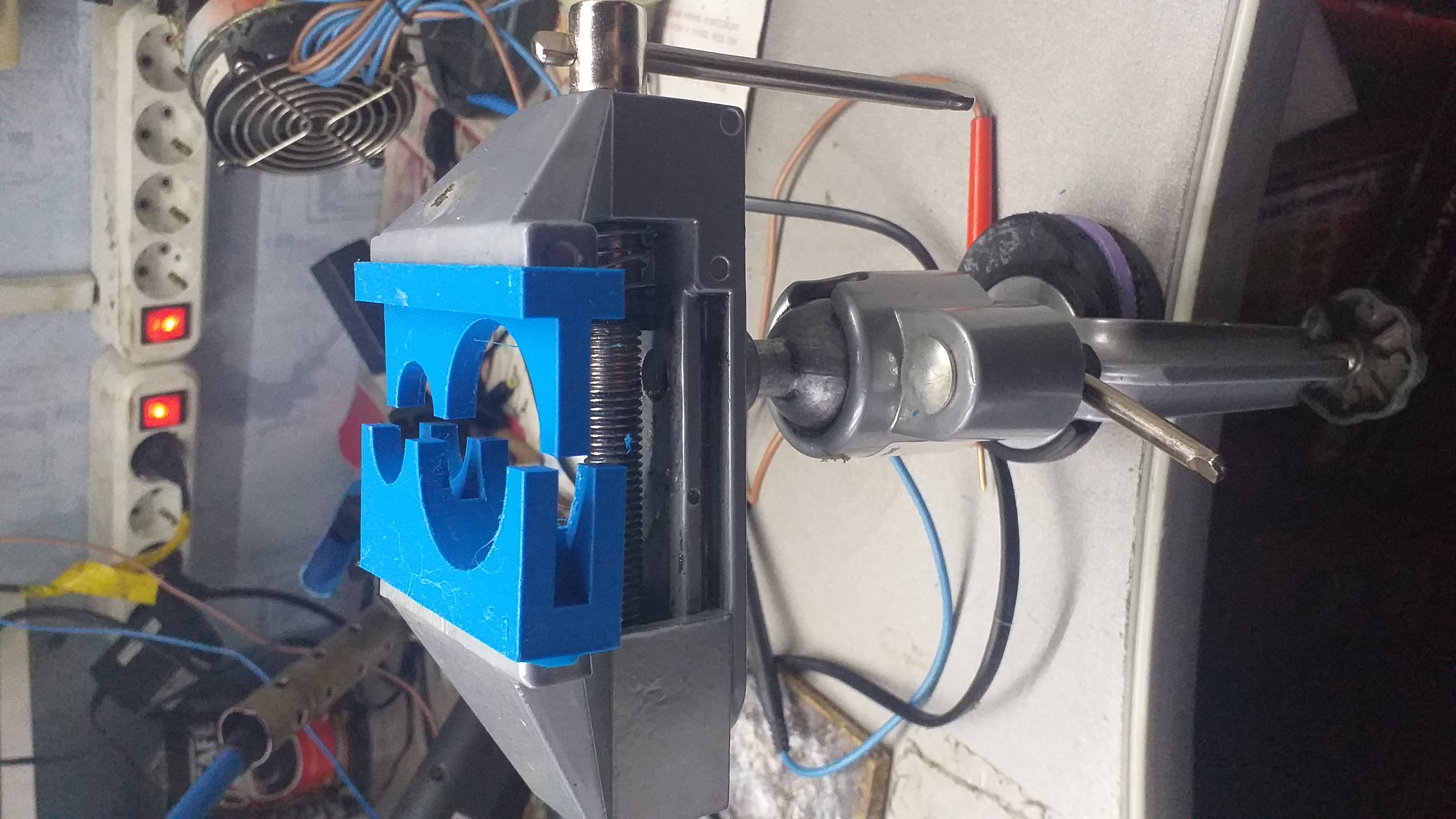 Bir mengene için süngerler (Plastik Aparattır!!!)