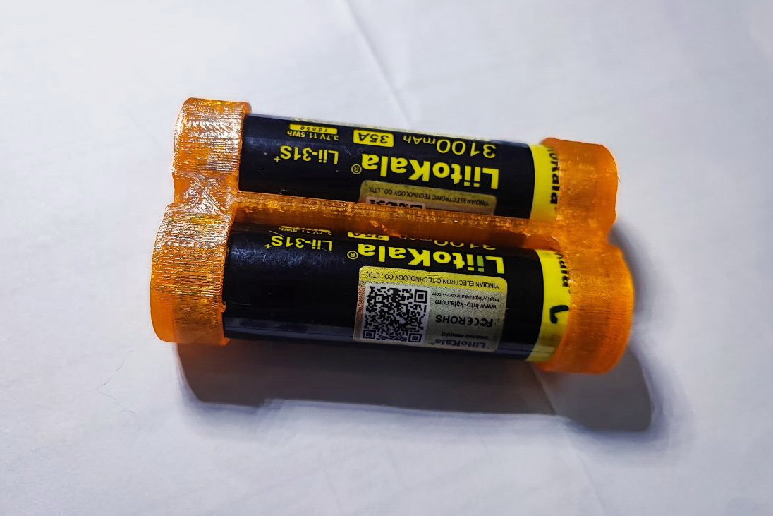 İki pil için kutu 18650 (Plastik Aparattır!!!)