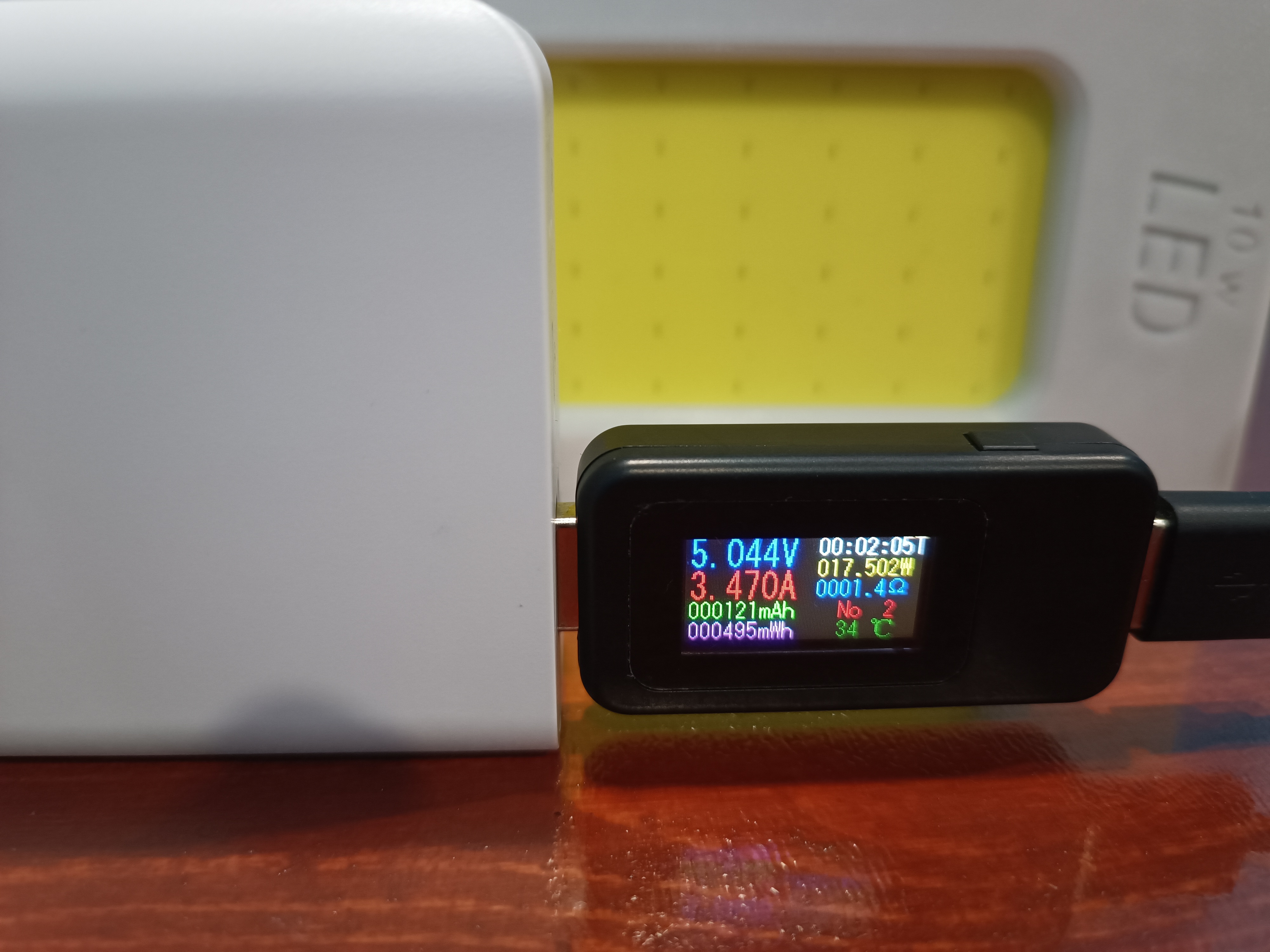 Ana Sayfa El Feneri ve sadece 10vat 12 volt değil (Plastik Aparattır!!!)