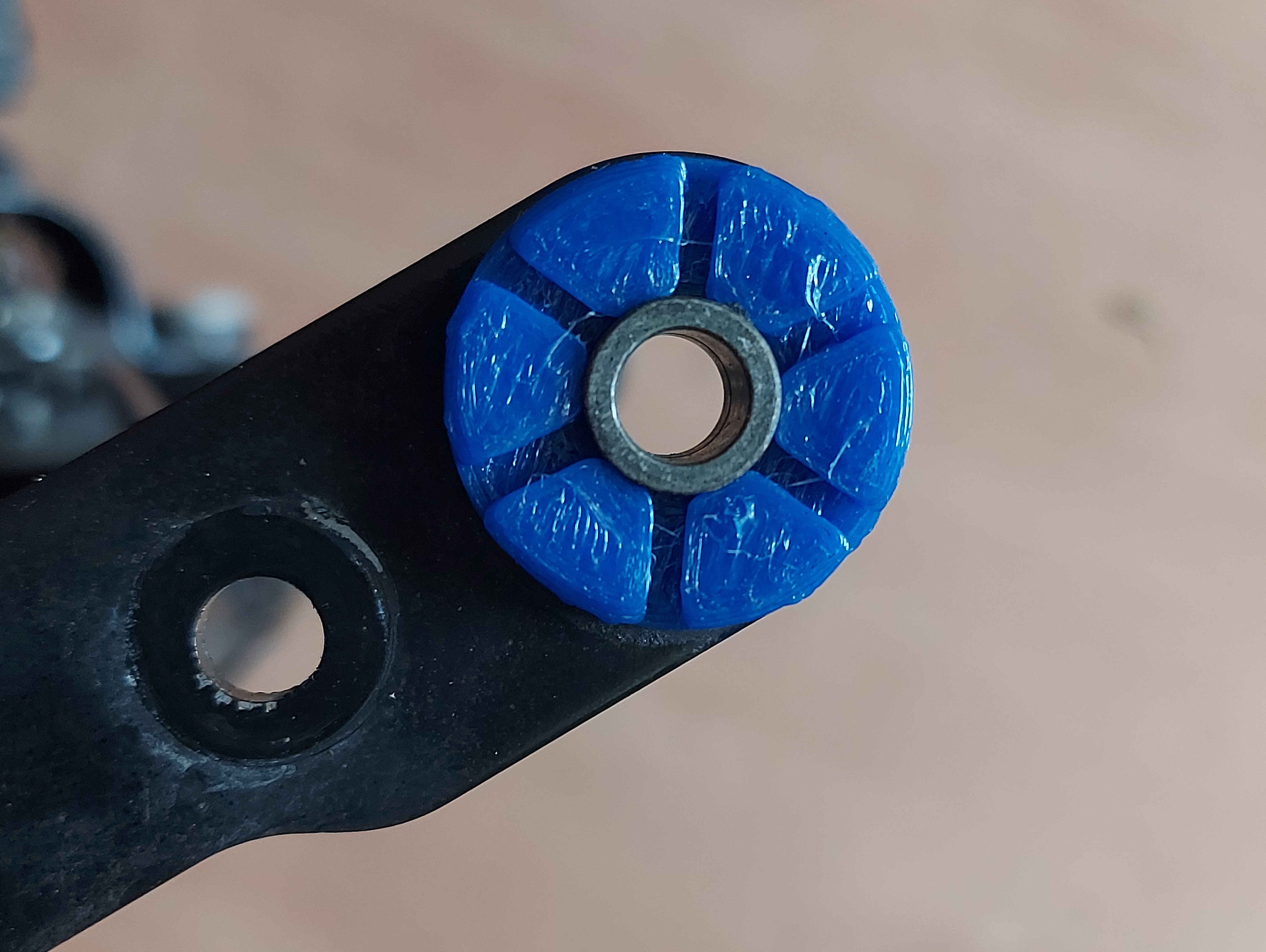 Motosiklet Suzuki SV1000S Modifikasyonunun Radyatörünün Damper (Elastik Bant) Modeli K6 09320-10051-000 (Plastik Aparattır!!!)