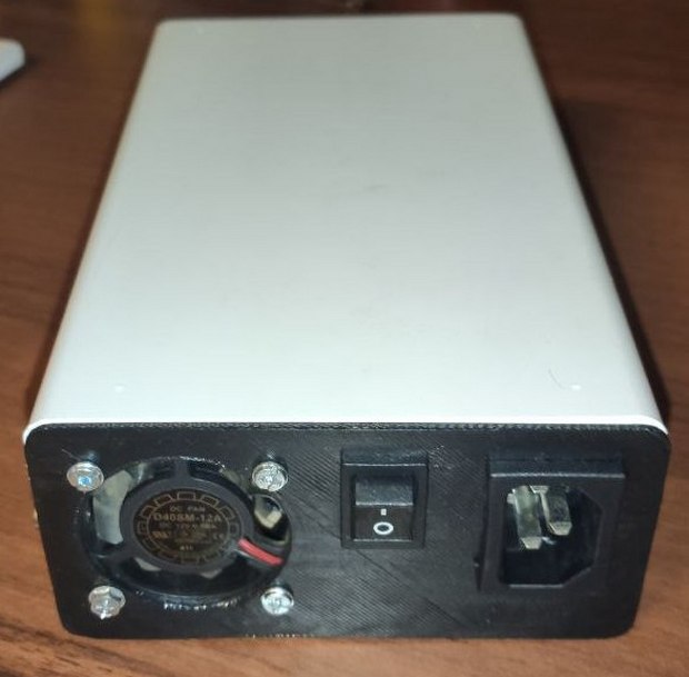 Güç kaynağı 12+5 volt (Plastik Aparattır!!!)