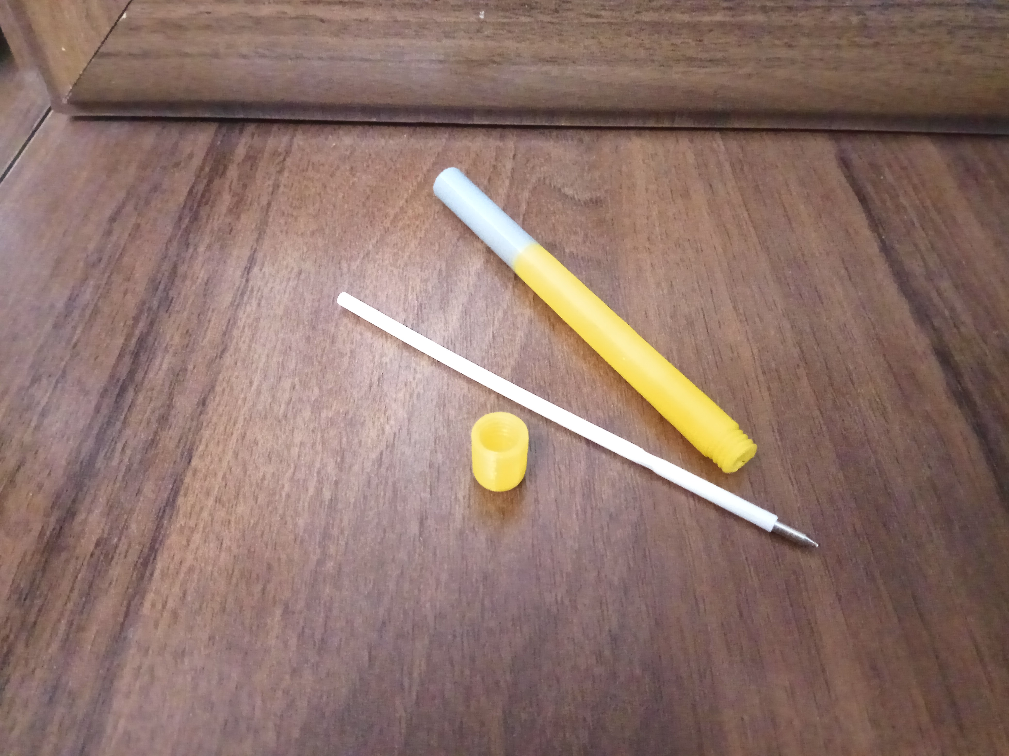 Ручка прикрепленная к столу