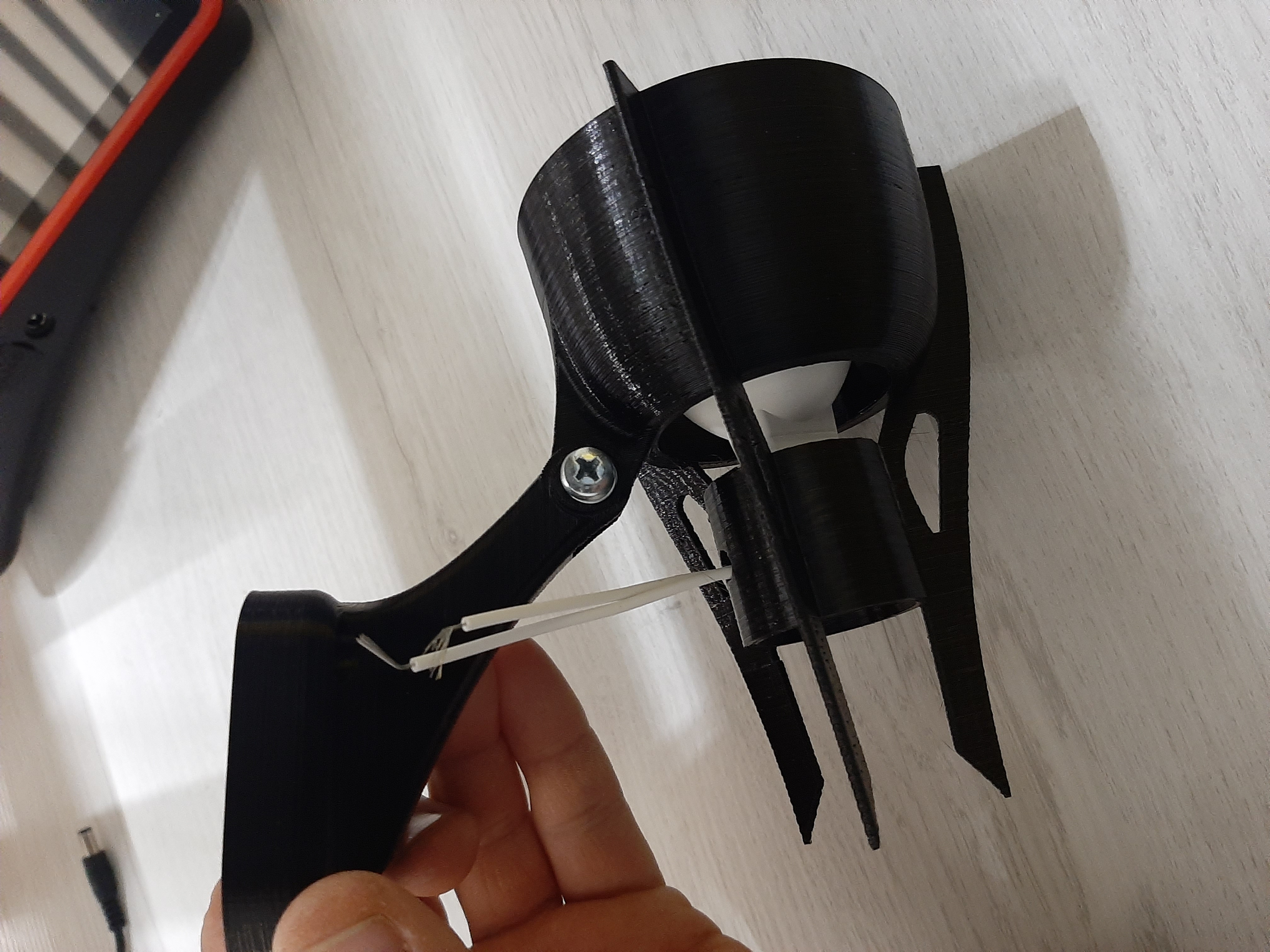 Yönlendirilmiş bir lamba (Plastik Aparattır!!!)