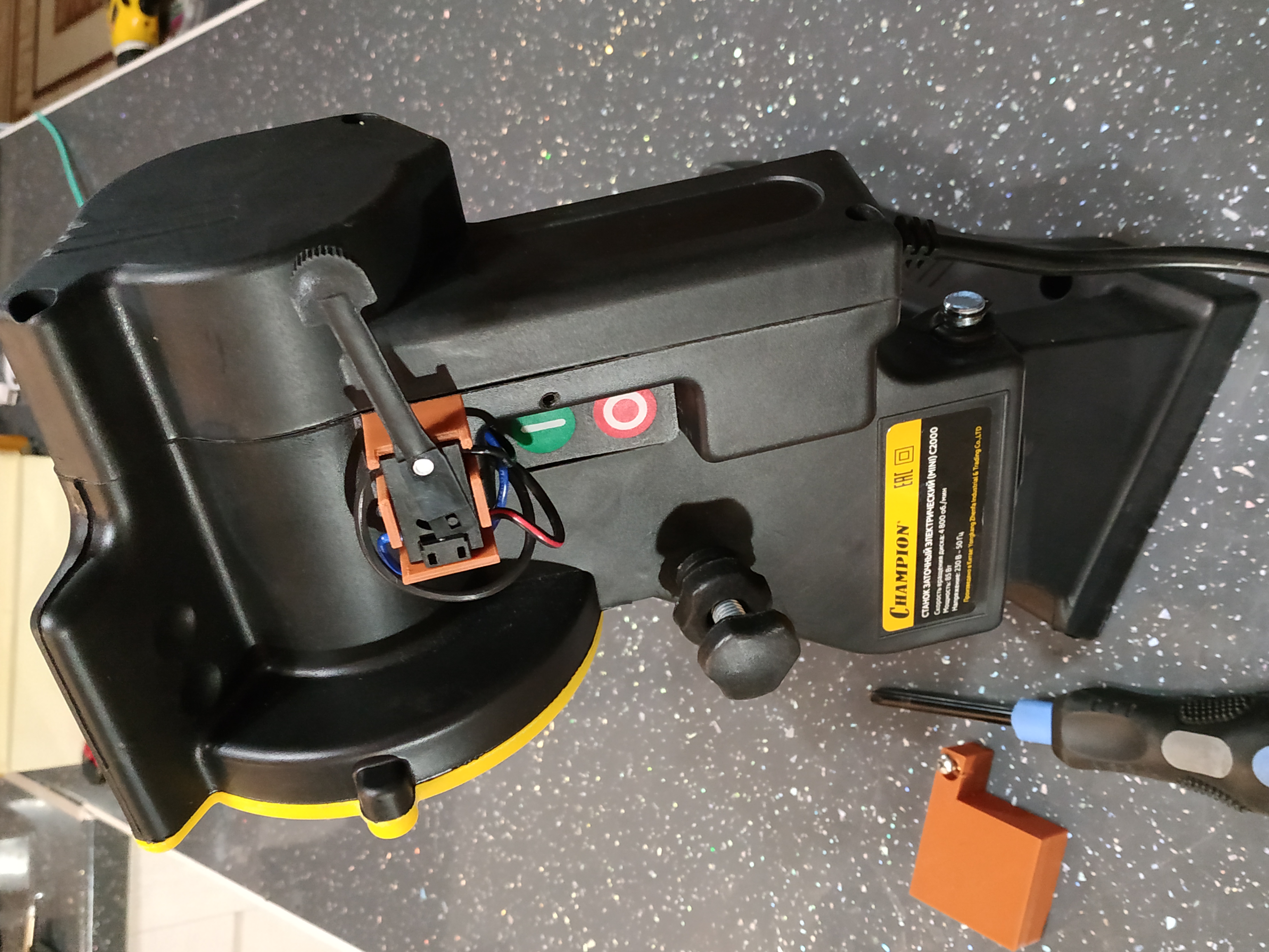 Bileme makinesi için ters anahtar muhafazası. (Plastik Aparattır!!!)