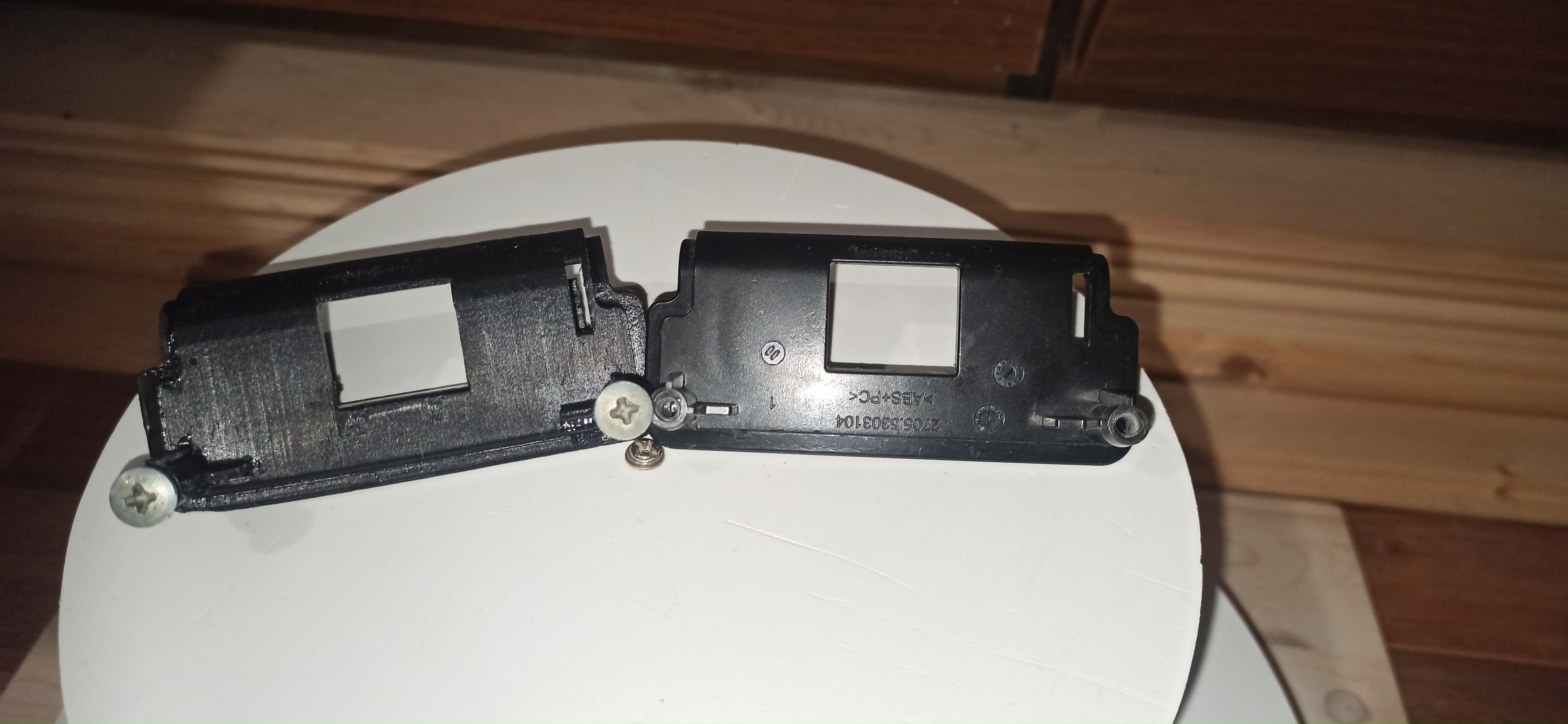 Uaz Patriot için eldiven bölmesi. (Plastik Aparattır!!!)