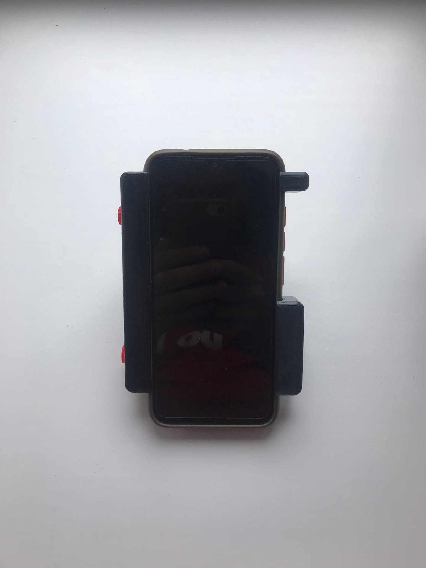 Direksiyon simidi için telefonun ardından bir scooter bisikleti vb. (Plastik Aparattır!!!)