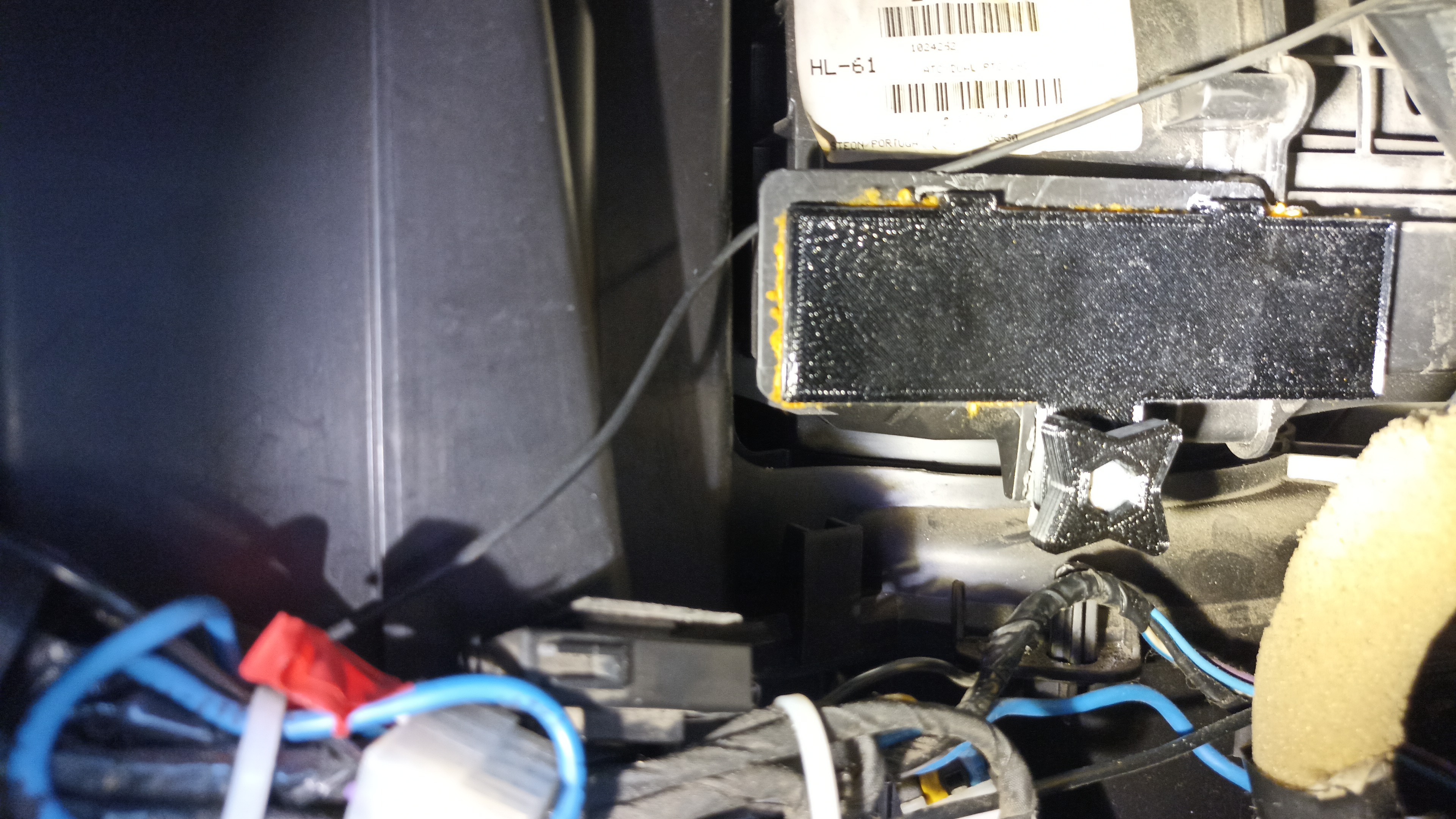 Nissan Pathfinder R51 Salon Filtre Kapağı (Plastik Aparattır!!!)