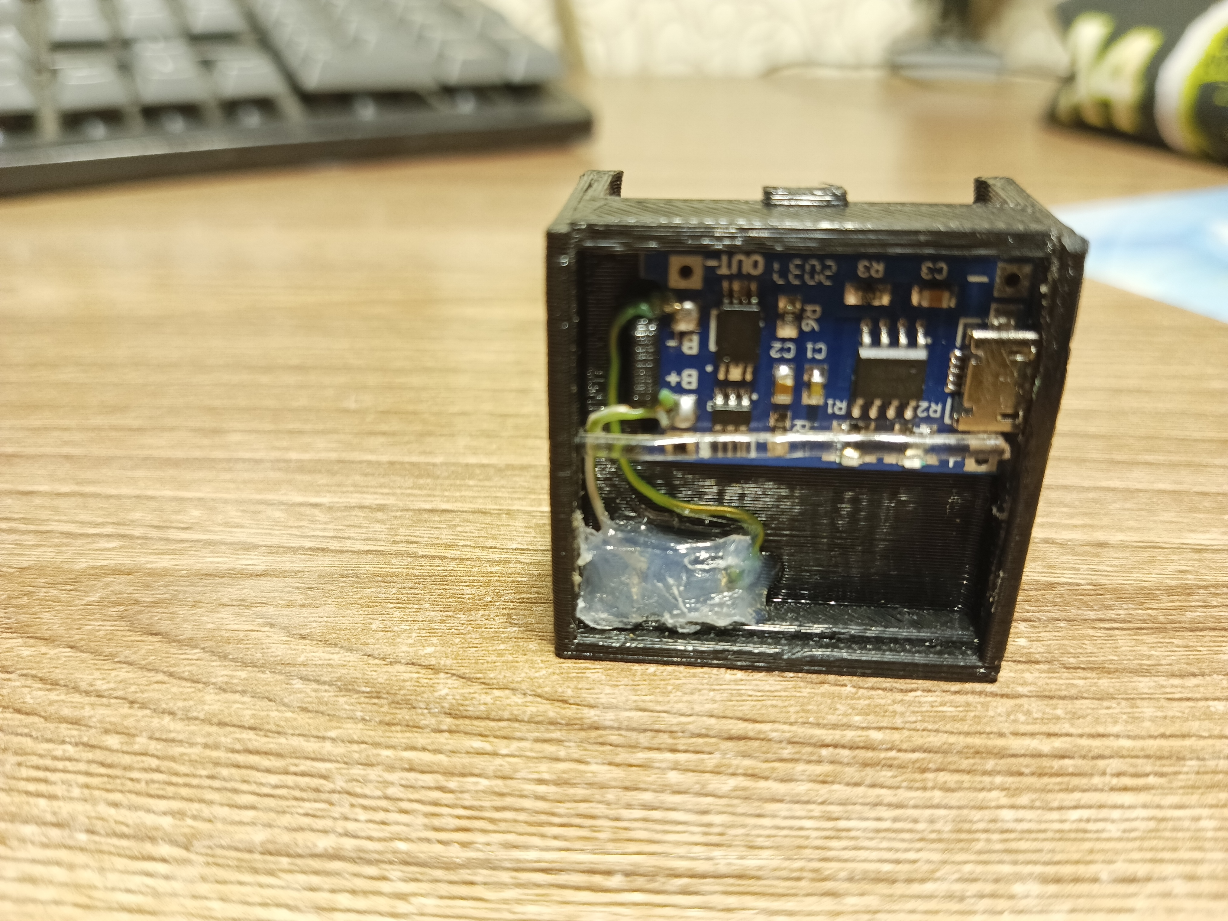 Eylem kamerası için PG1050'yi şarj etmek. PG1050 Eylem kamerası için şarj. (Plastik Aparattır!!!)