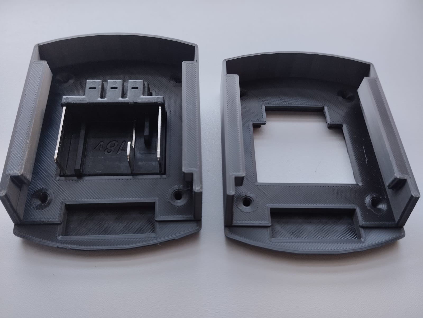 Makita BL1415G, BL1815G pil için (Plastik Aparattır!!!)