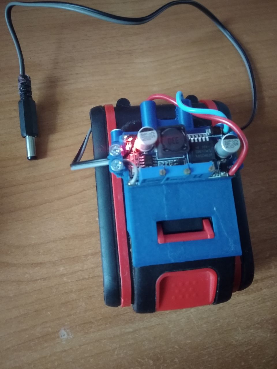 Saber testerenin lityum pili için adaptör (Plastik Aparattır!!!) Saber testerenin lityum pili için adaptör (Plastik Aparattır!!!)