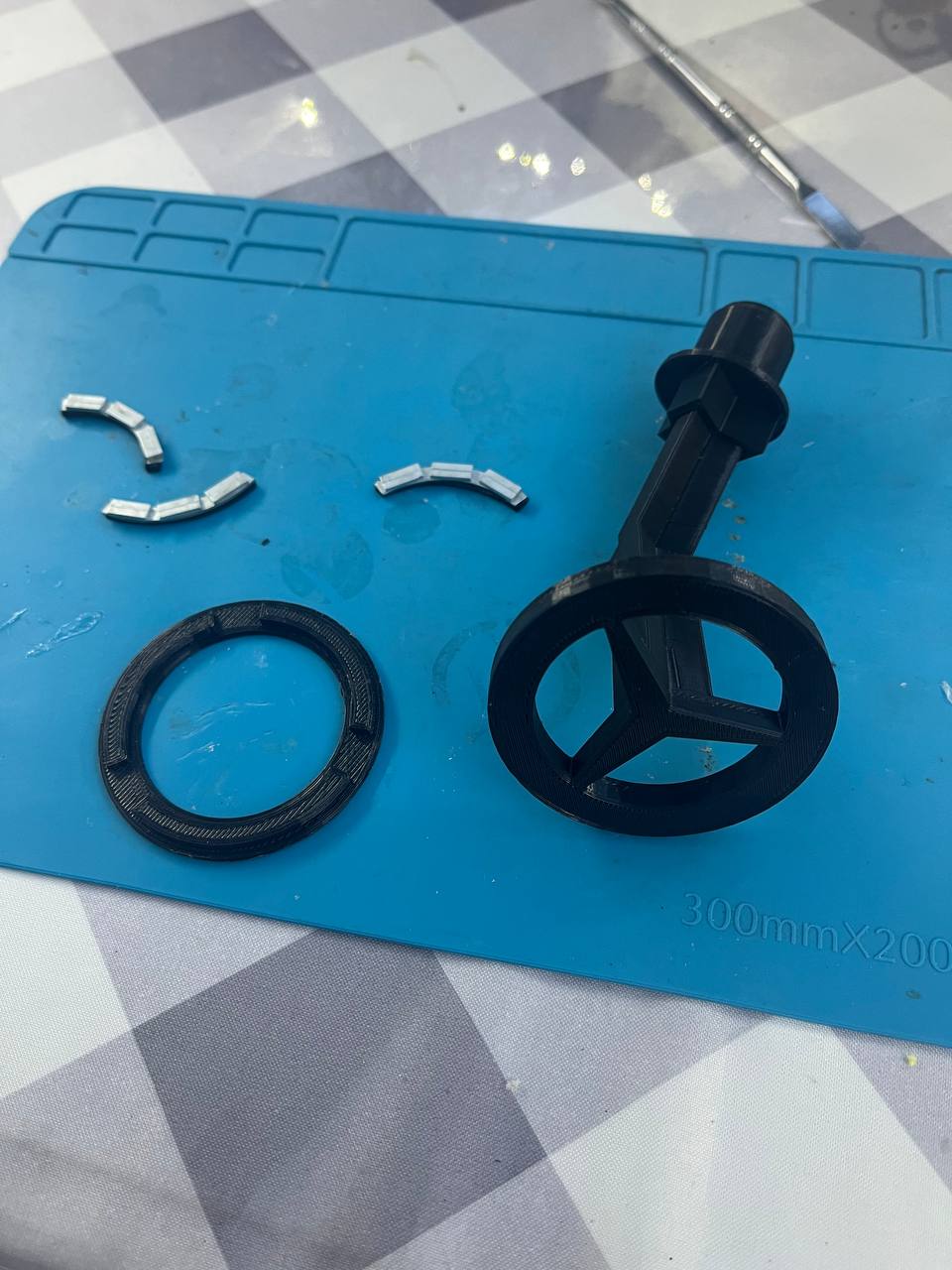 İPhone 13 Mini Mercedes Glk Tutucu (Plastik Aparattır!!!)