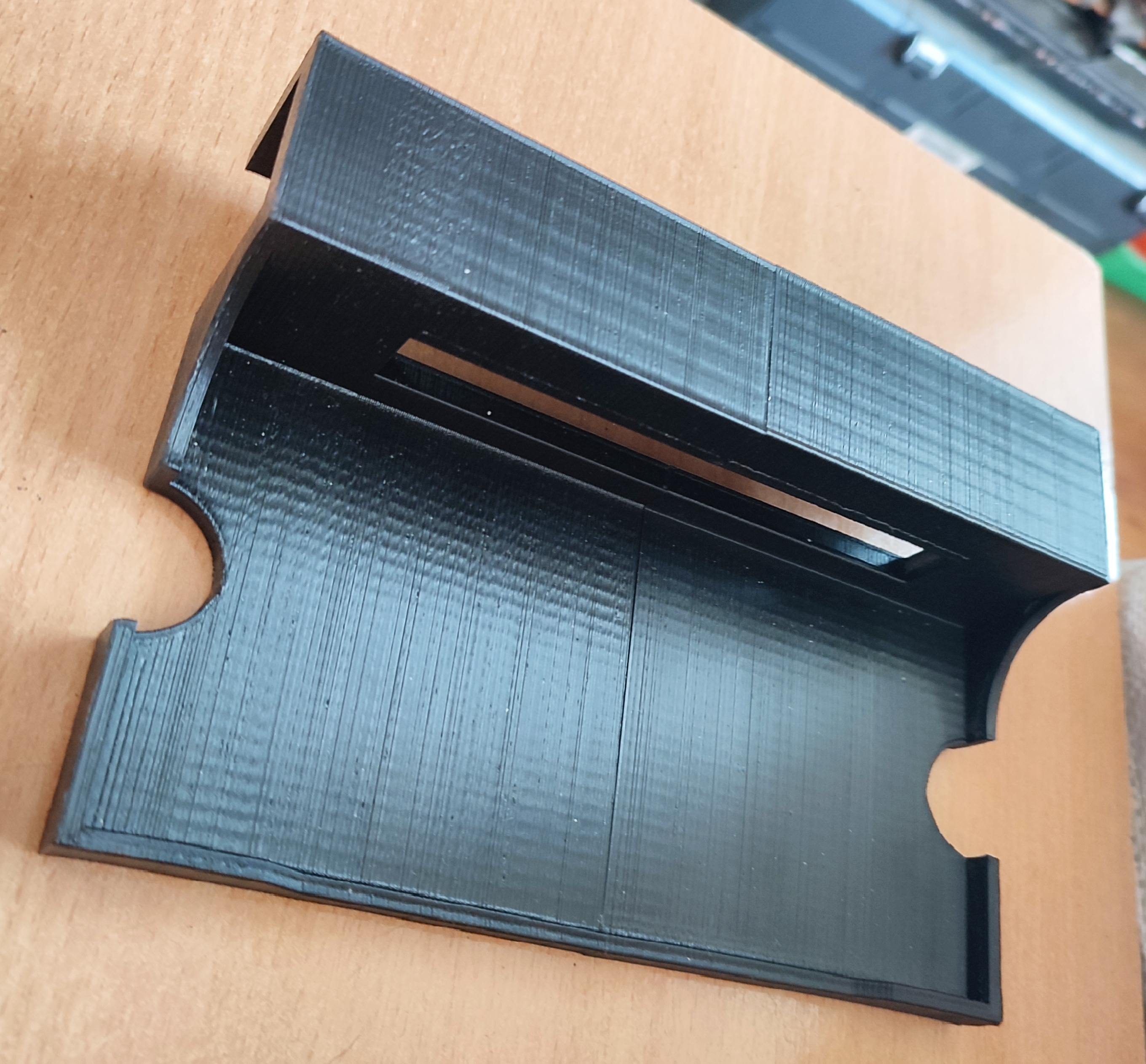 Yatak çerçevesinde "Xiaomi Note 10 Pro" telefonu rafı. (Plastik Aparattır!!!) Yatak çerçevesinde "Xiaomi Note 10 Pro" telefonu rafı. (Plastik Aparattır!!!)