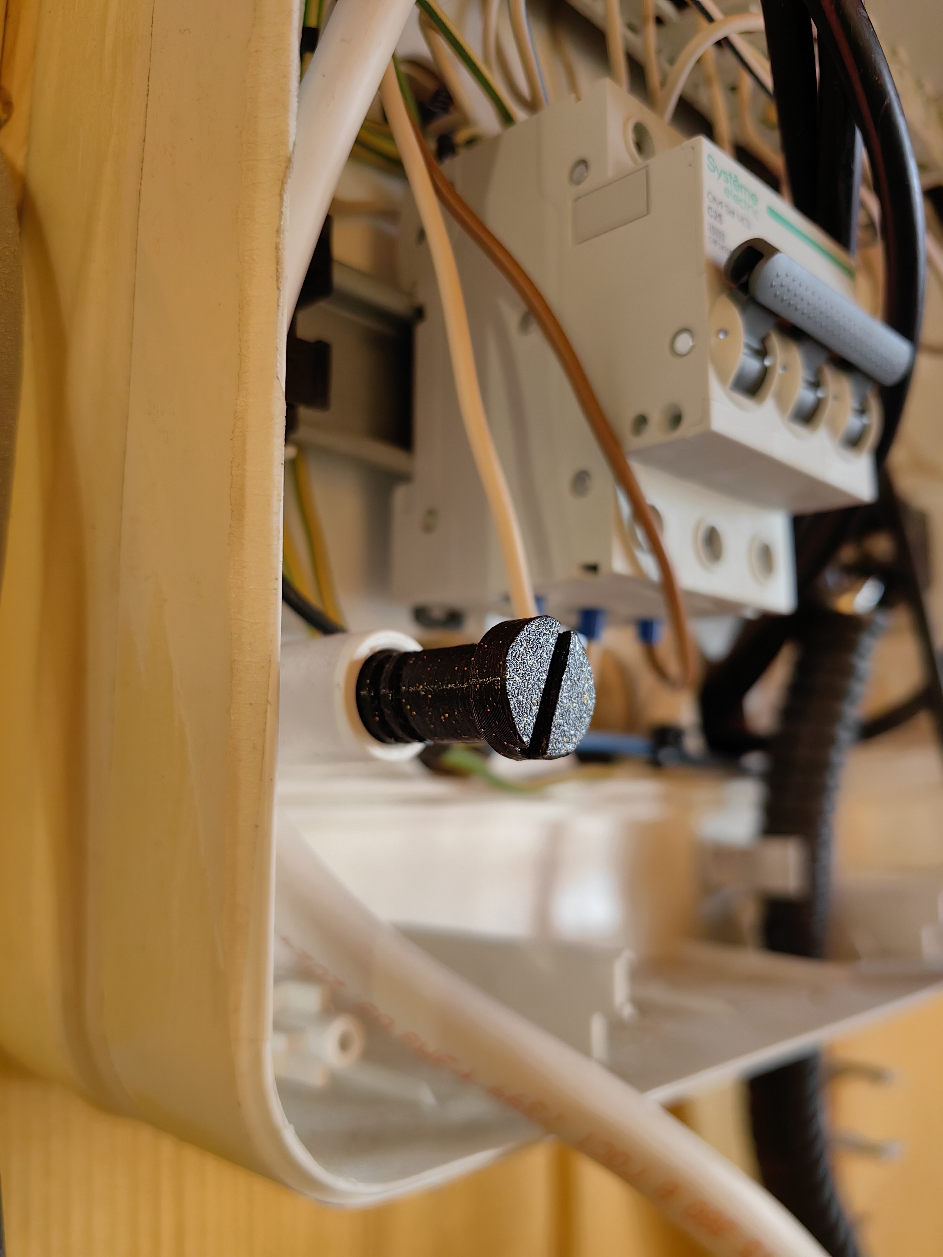 Plastik elektrik paneli için vida (Plastik Aparattır!!!)