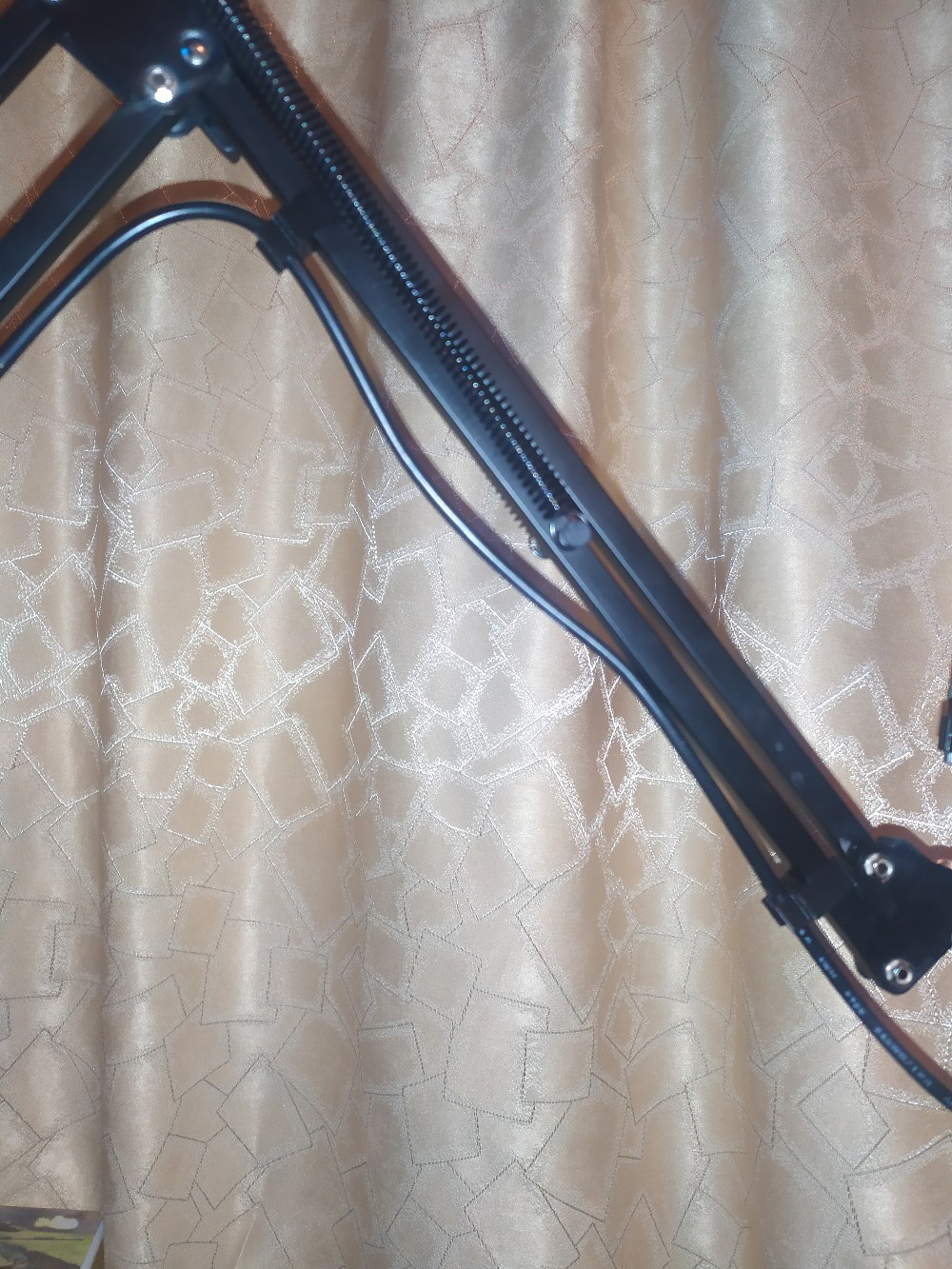 Mikrofon telinin sabitlenmesi (Plastik Aparattır!!!)