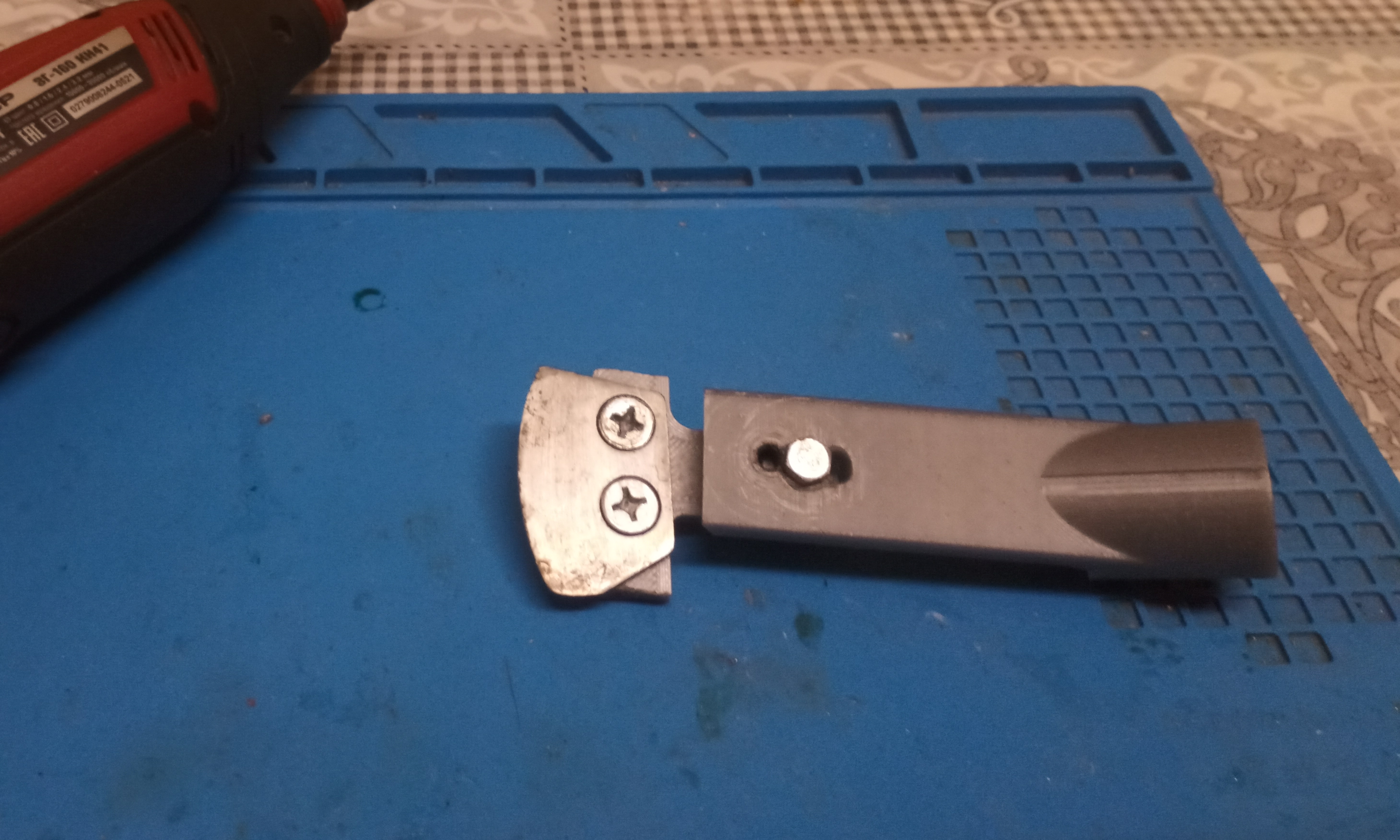 Buz keşfi için yarım daire bıçakların smooter'ı (Plastik Aparattır!!!) Buz keşfi için yarım daire bıçakların smooter'ı (Plastik Aparattır!!!)