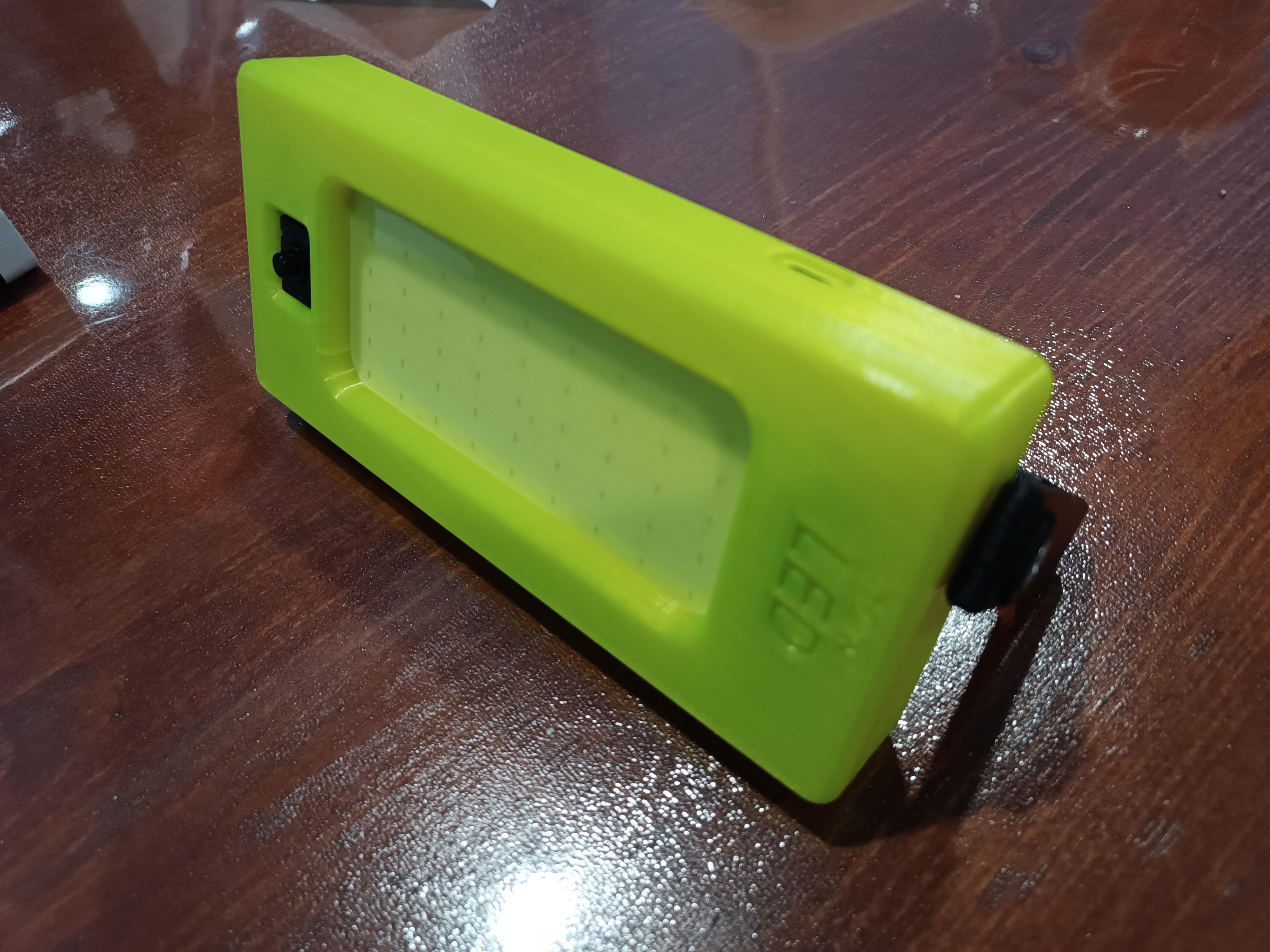 Ana Sayfa El Feneri ve sadece 10vat 12 volt değil (Plastik Aparattır!!!)