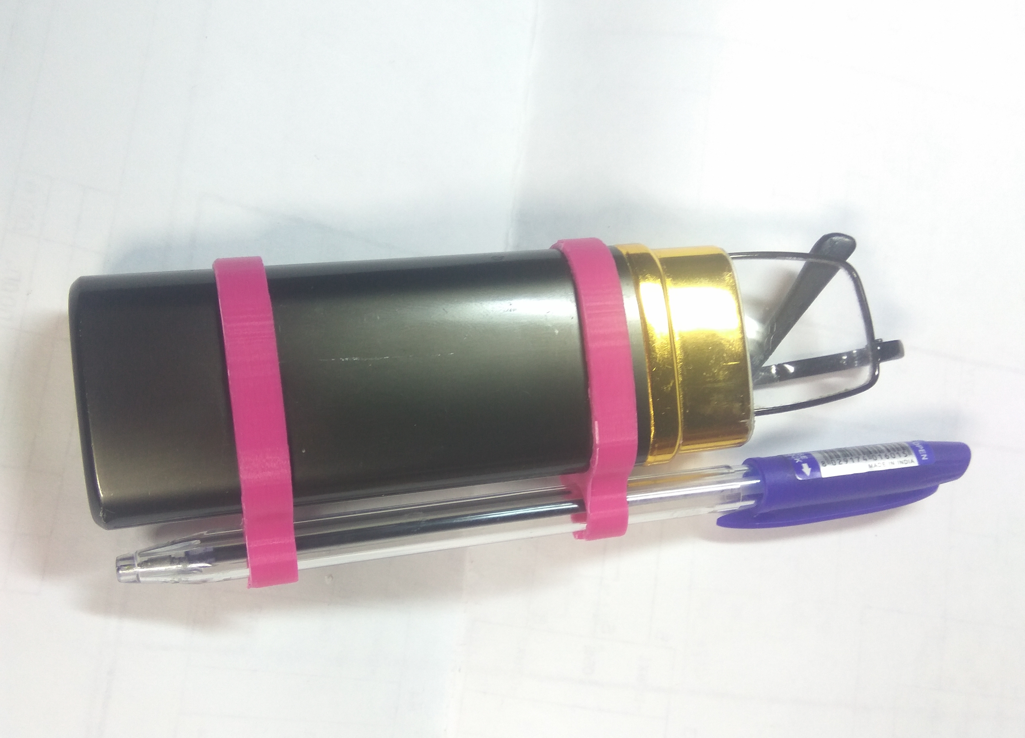 Beyaz kalemin gözlük için gözlük sabitleyin (Plastik Aparattır!!!)