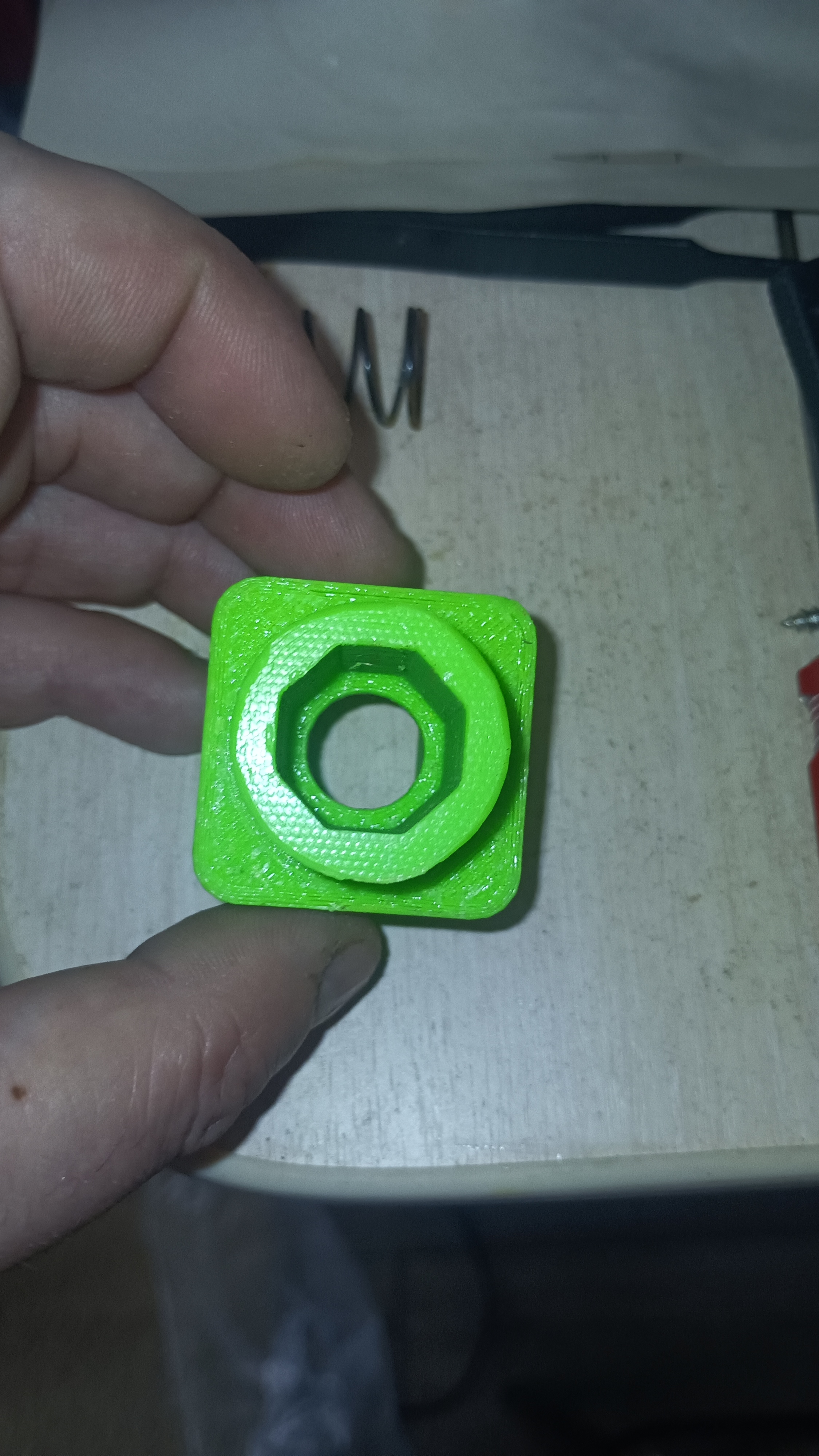 Bir balıkçılık ağı için. (Plastik Aparattır!!!)