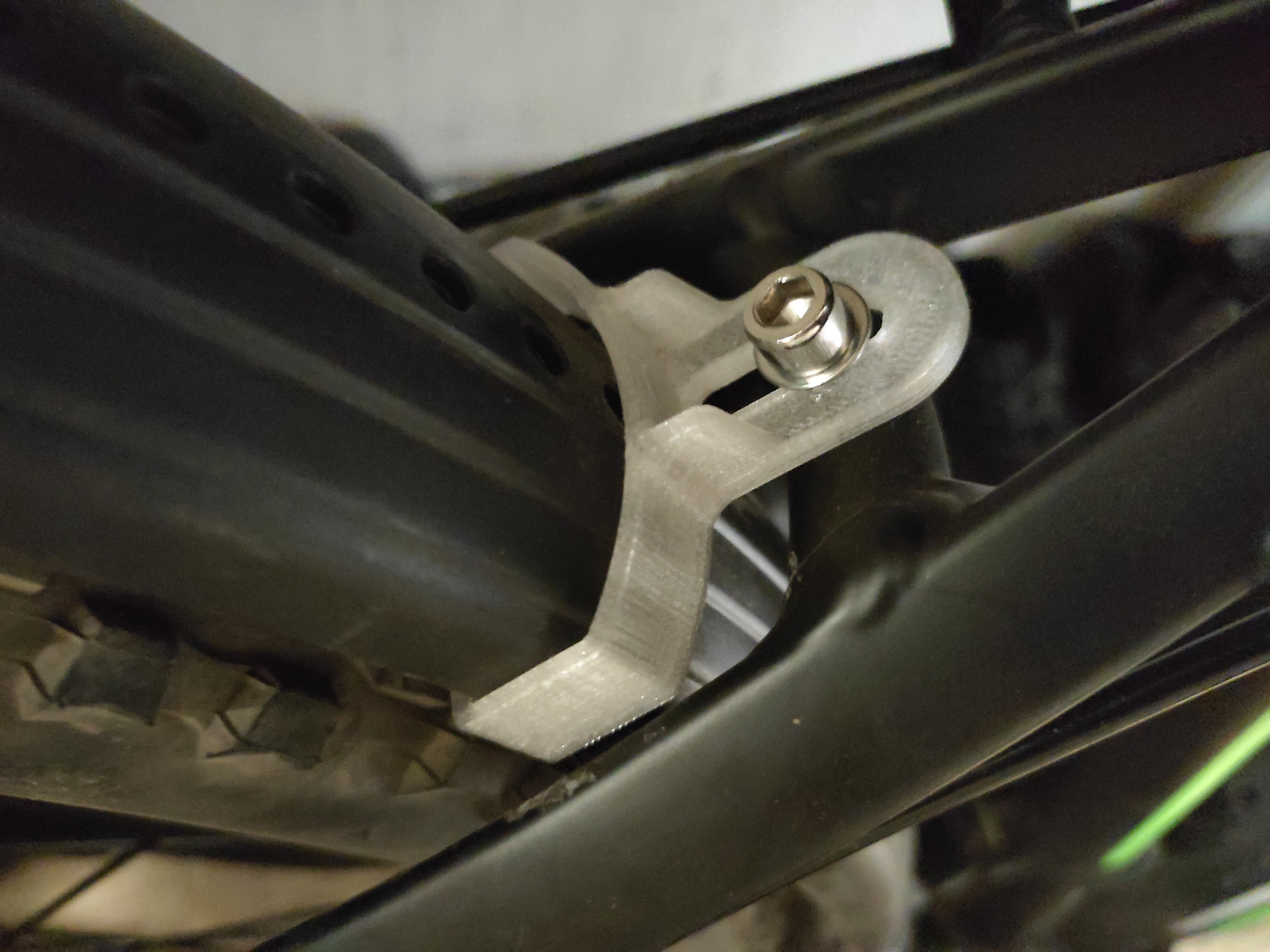 Bisikletin arka kanadı için destek (Plastik Aparattır!!!)